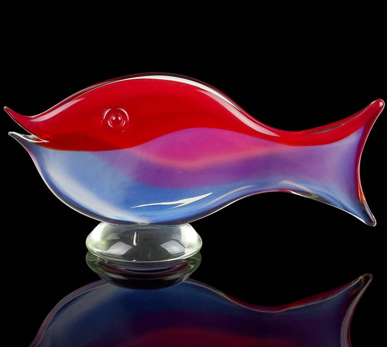 Large vintage Murano hand blown opalescent white and red striped Italian art glass flat fish sculpture. Attributed to the Cenedese Company. The piece has a wavy red stripe on the top of the fish, creating two different designs depending on what side