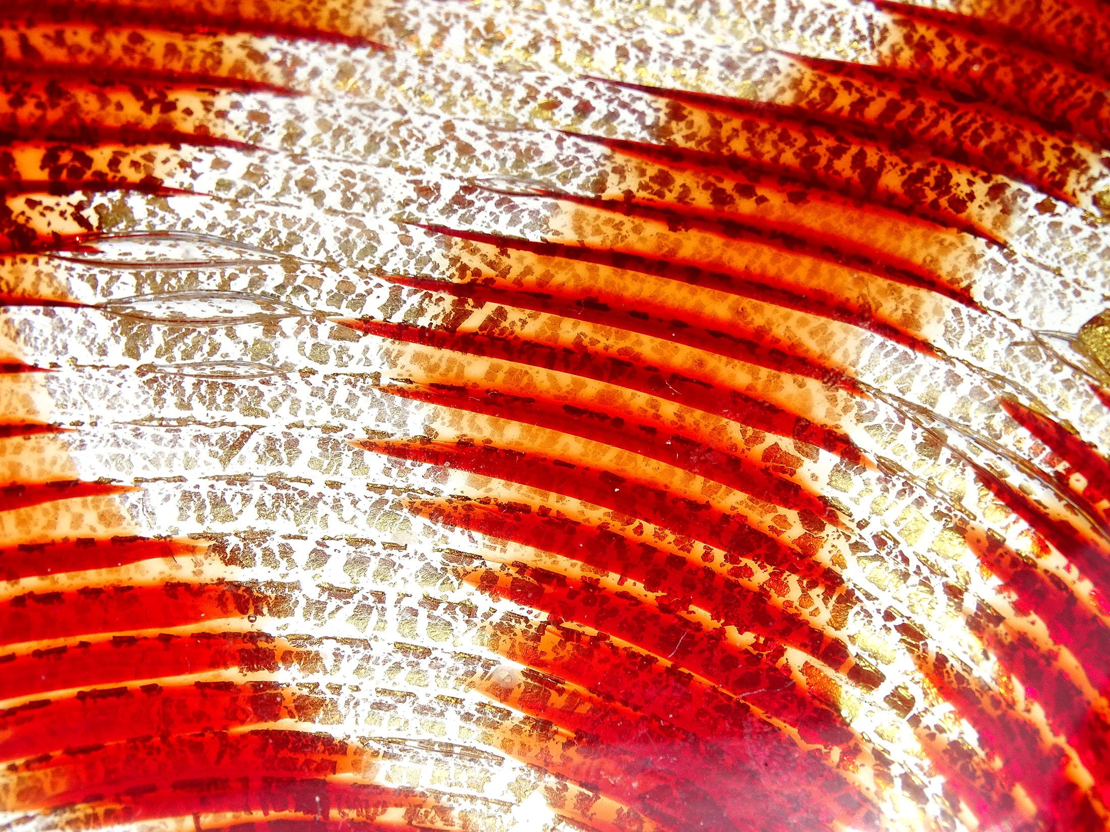 Murano Red Optic Swirl Gold Flecks Italian Art Glass Chunky Bowl Vide-Poche For Sale 2