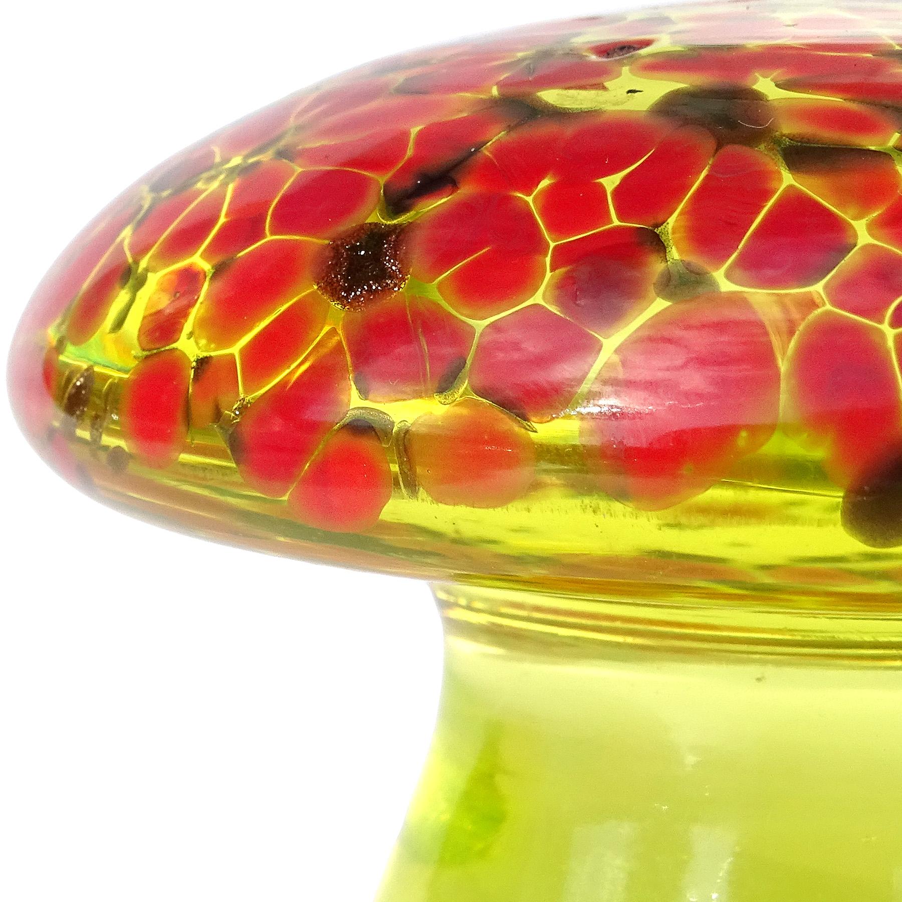 Fait main Sculpture en verre d'art italien de Murano rouge orangé, presse-papier champignon toadstool champignon en vente