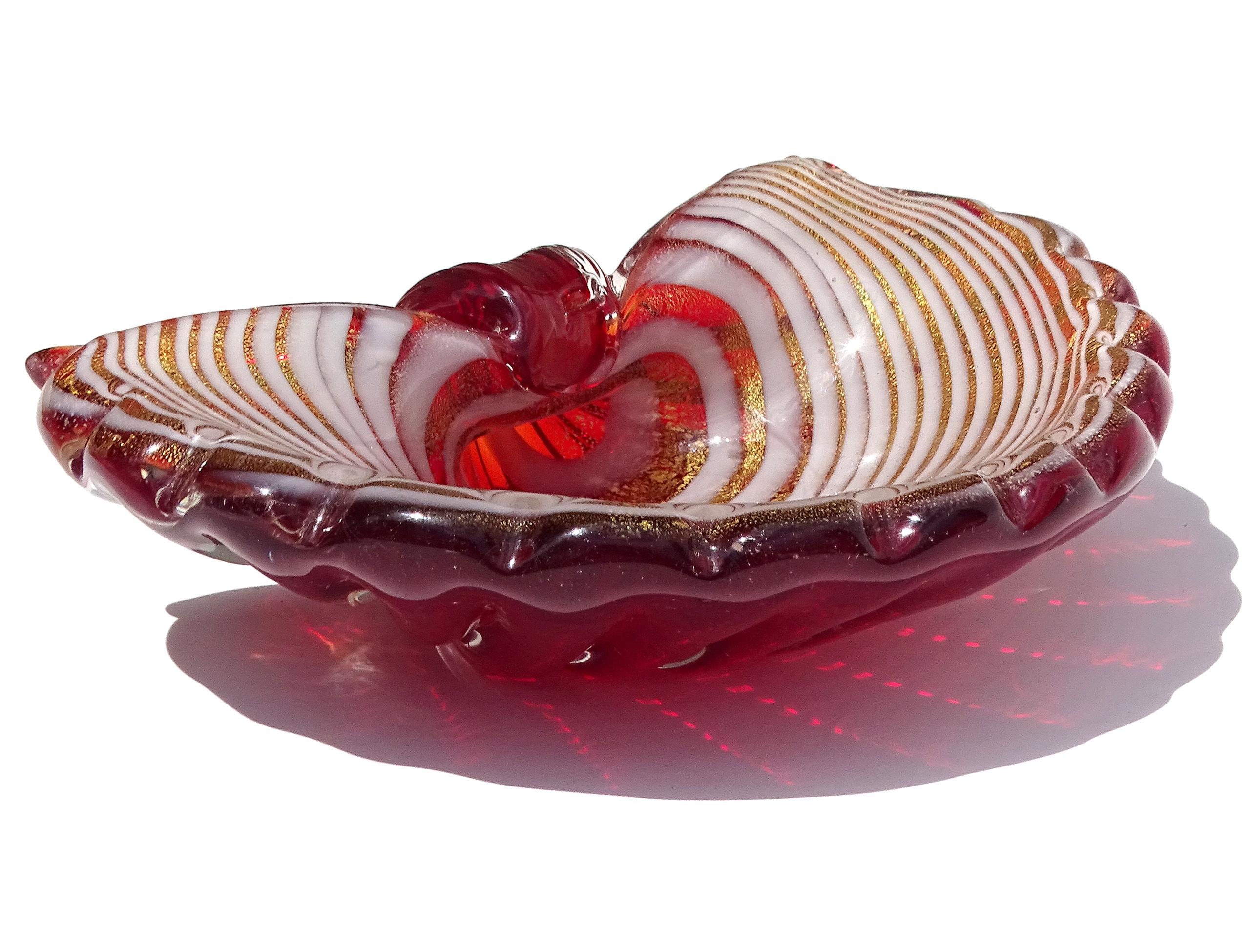 Murano Rot Weiß Gold Flecken Italienische Kunst Glas Fan Muschel Schale Ring Schüssel (Moderne der Mitte des Jahrhunderts) im Angebot