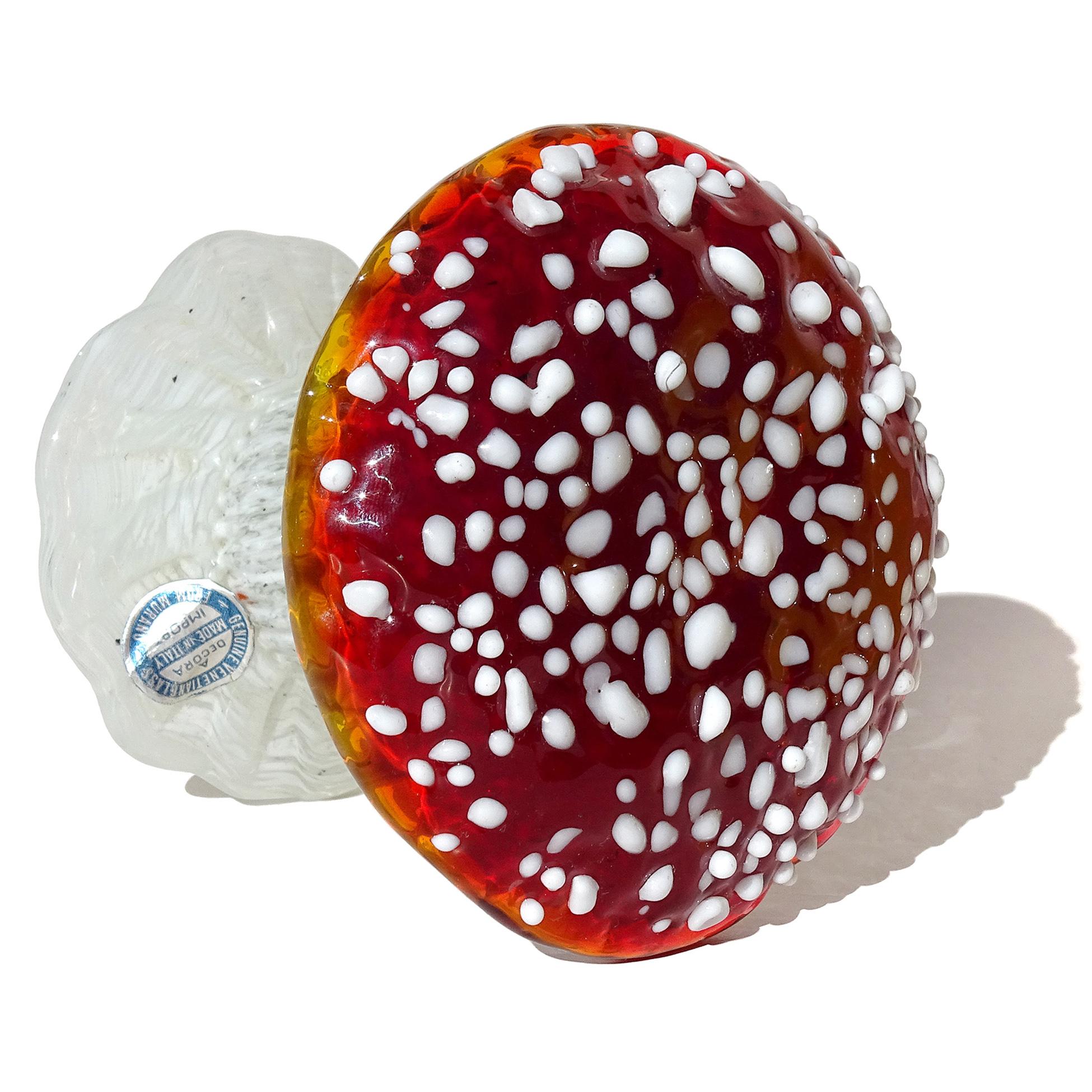 Fatto a mano Scultura in vetro artistico di Murano con fungo e macchia bianca, poggia-carte in vendita