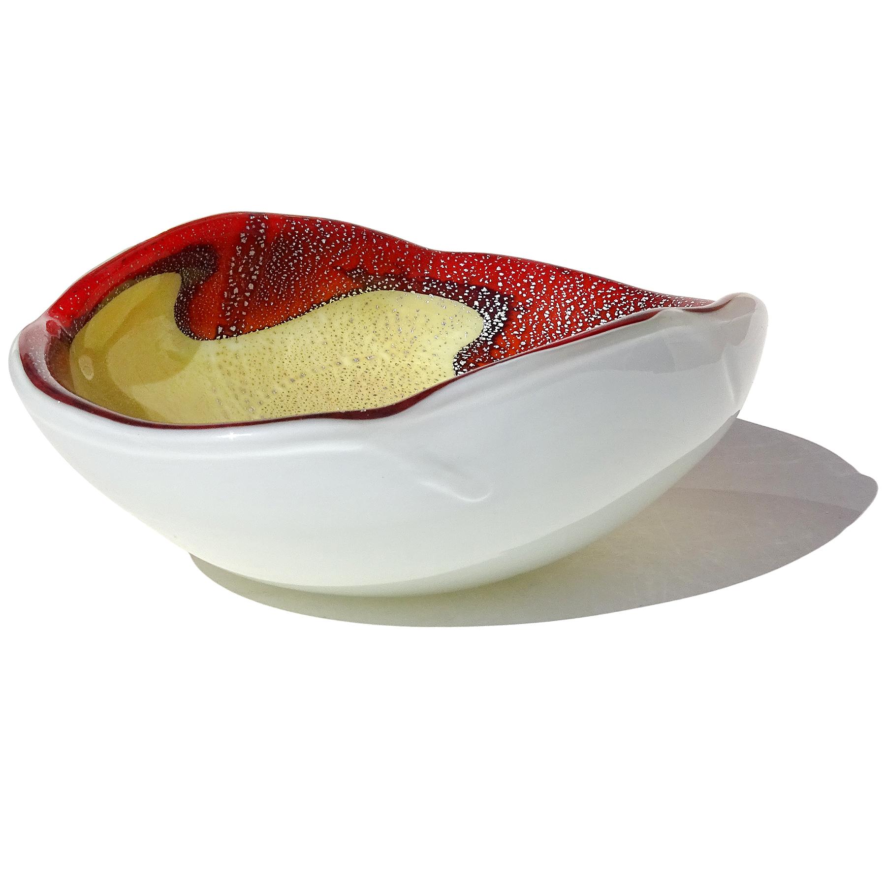 Beautiful vintage Murano hand blown white over yellow, red rim and silver flecks Italian art glass oval shaped bowl. Attributed to the A.Ve.M. (Arte Vetraria Muranese) company and to designer Giulio Radi. The bowl has an abstract red design on the