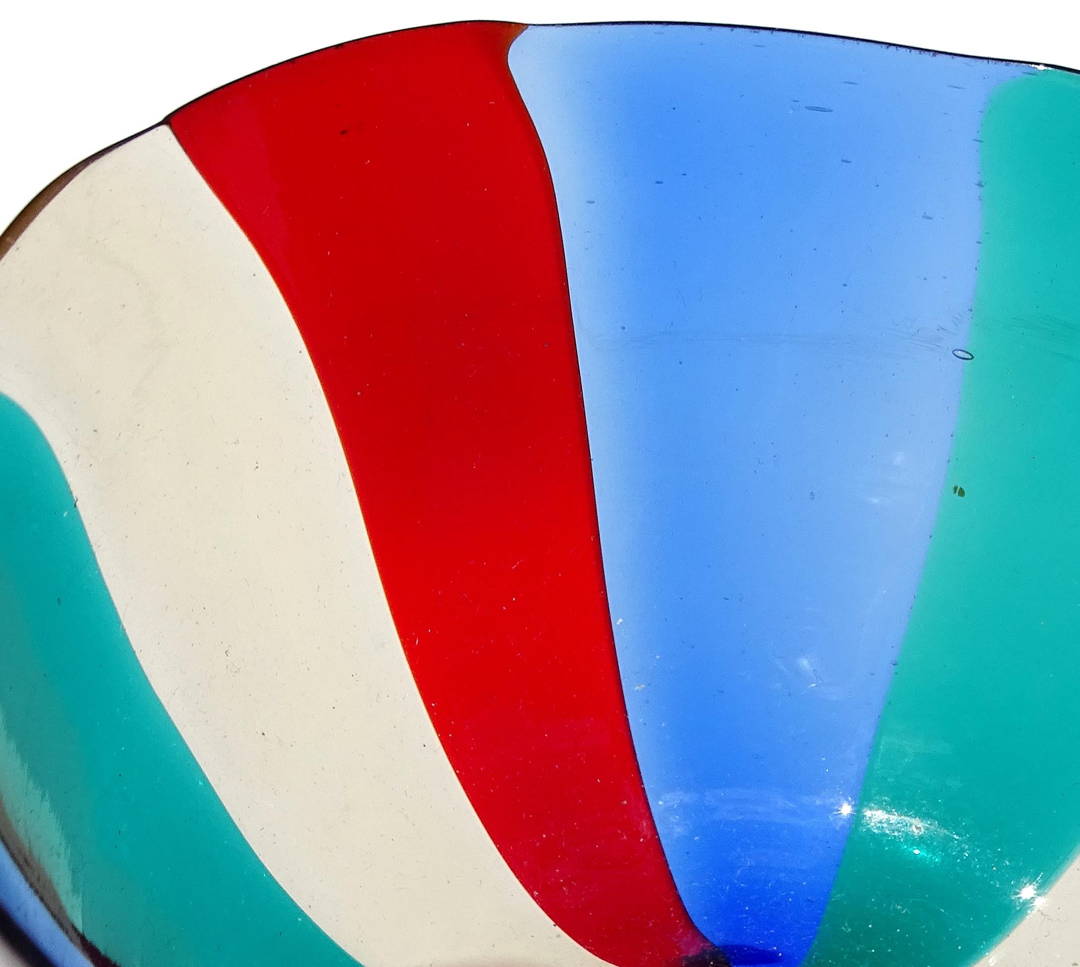 Mid-Century Modern Murano Rouge Jaune Bleu Vert Bandes arc-en-ciel Verre d'Art Italien Vide Poche Plat en vente