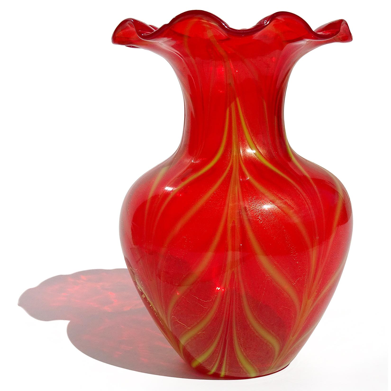 Murano Red Yellow Pulled Feather Gold Italian Art Glass Ruffle Rim Flower Vase In Good Condition For Sale In Kissimmee, FL