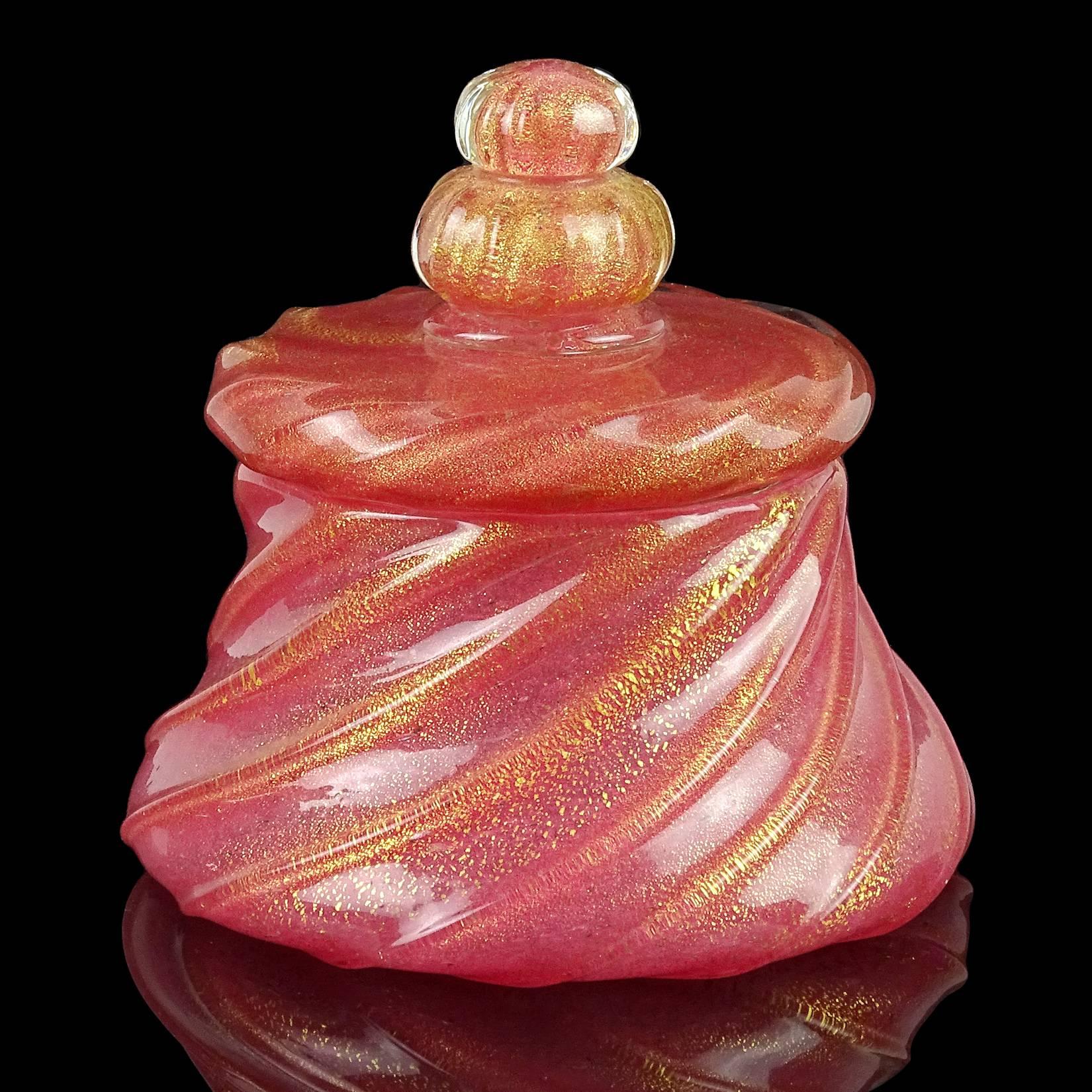 Beautiful vintage Murano hand blown, rose pink, gold flecks and Pulegoso bubbles Italian art glass powder box / lidded jar. Created in the manner of the Seguso Vetri d'Arte company. It has a ribbed design, tiny bubbles and profusely covered in gold