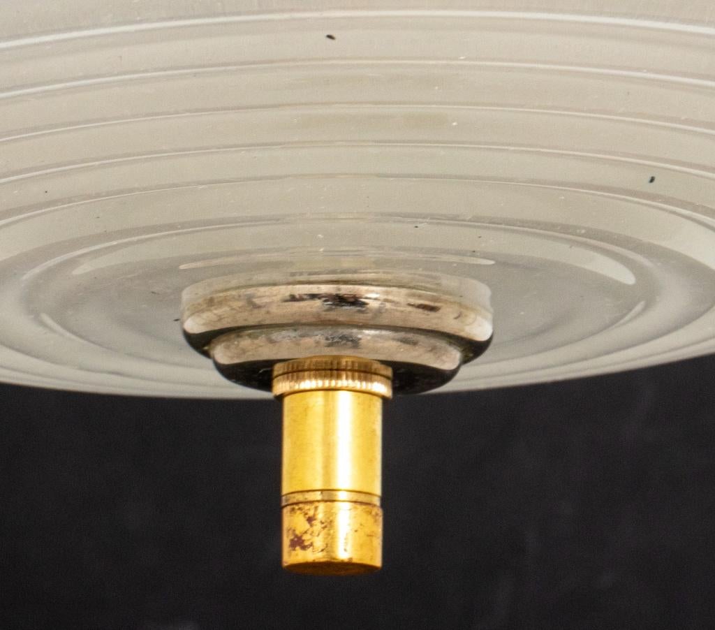 Fuente italiana de cristal de Murano Lámpara de araña de tres luces, con doce vueltas de cristal de gota rostrato, mediados del siglo XX. 37