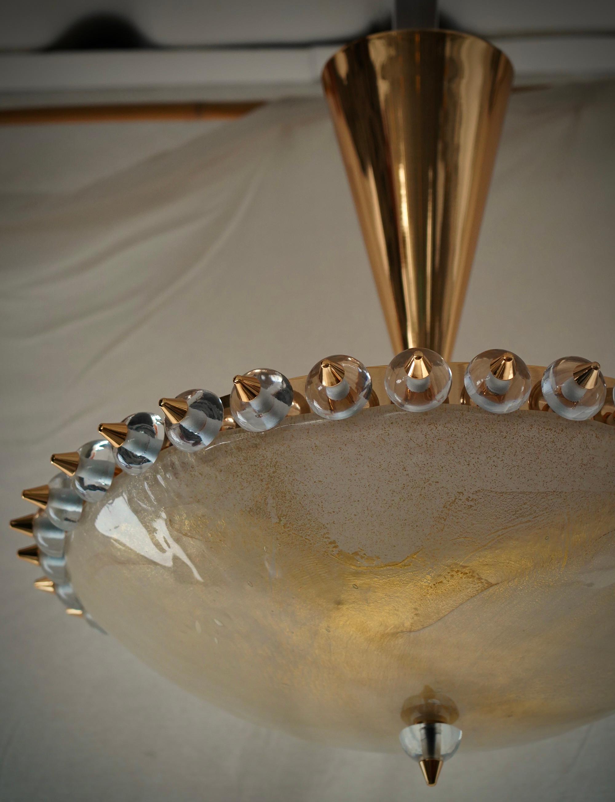 XXI secolo e contemporaneo Lampadari e pendenti rotondi di Murano in vetro artistico e ottone del Medioevo, 2000 in vendita