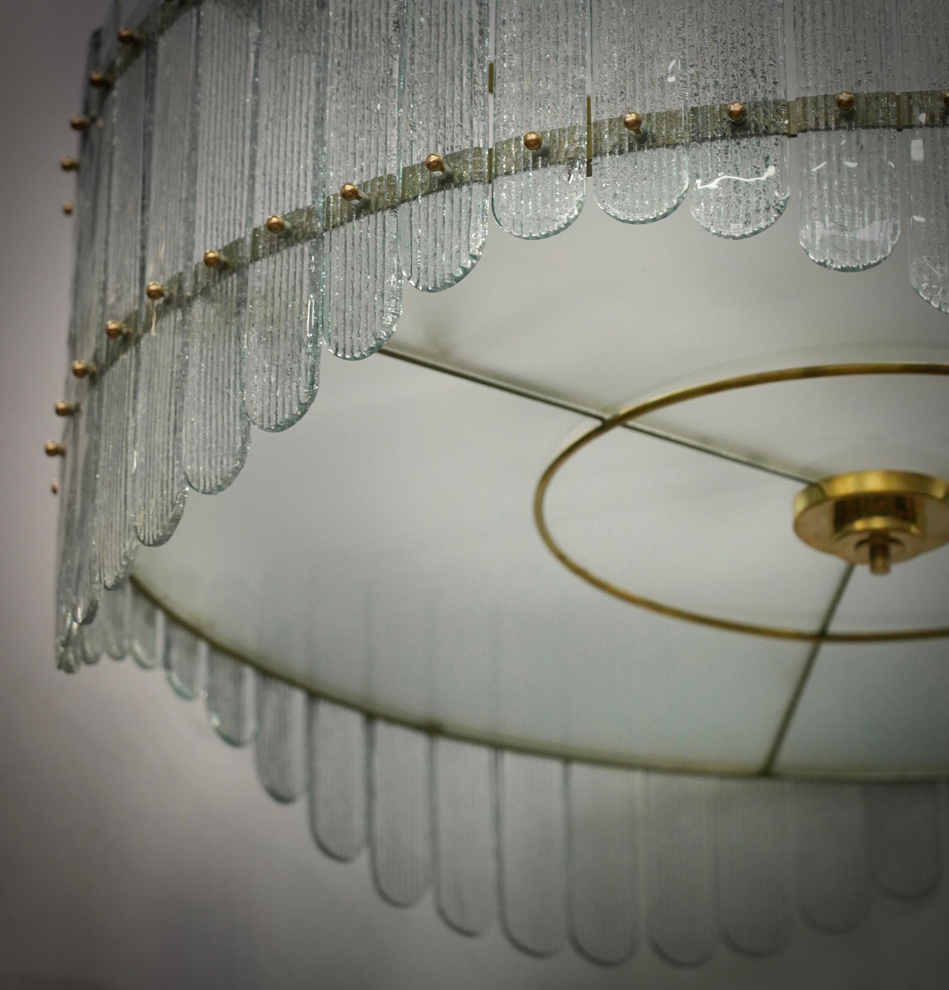 Italiano Lampadari e pendenti rotondi di Murano in vetro artistico e ottone del Medioevo, 2020 in vendita