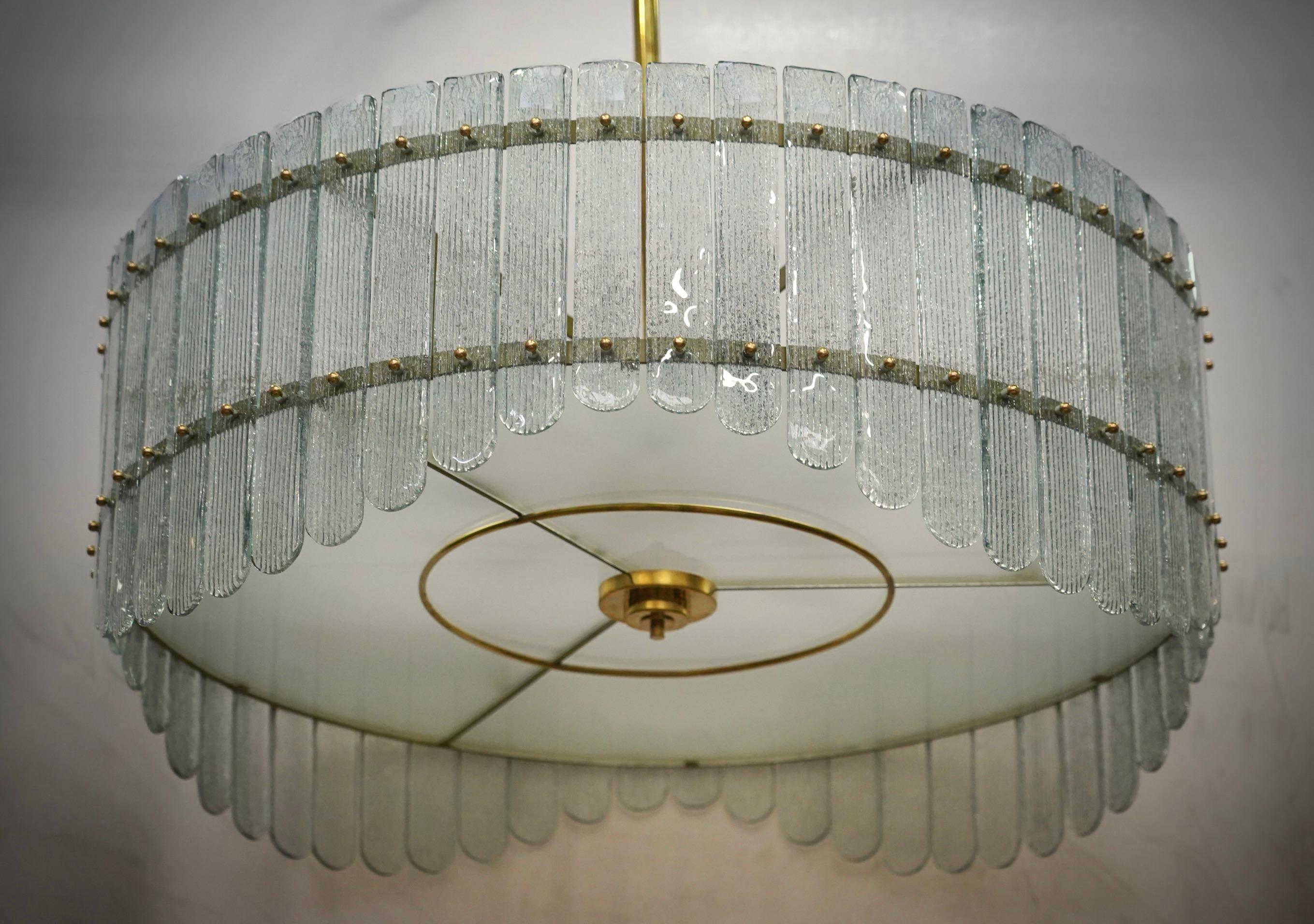 Ottone Lampadari e pendenti rotondi di Murano in vetro artistico e ottone del Medioevo, 2020 in vendita