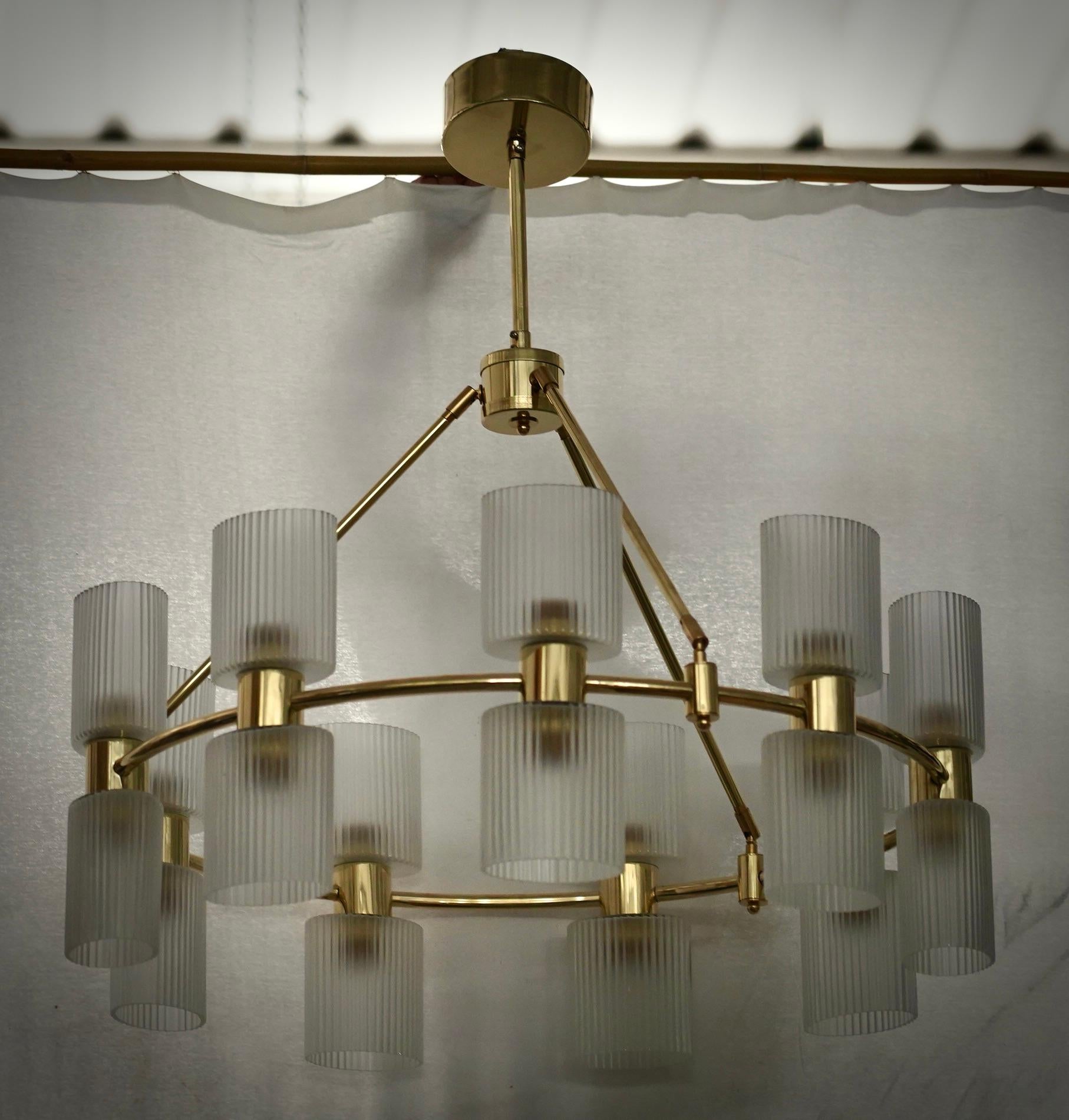 Ottone Lampadari e pendenti rotondi di Murano in vetro artistico e ottone del Medioevo, 2020 in vendita