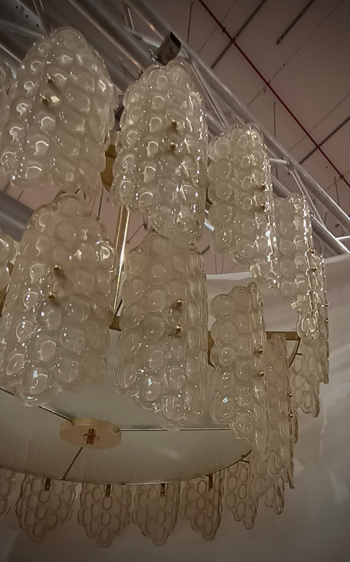 Ottone Lampadari e pendenti rotondi di Murano in vetro artistico e ottone del Medioevo, 2020 in vendita