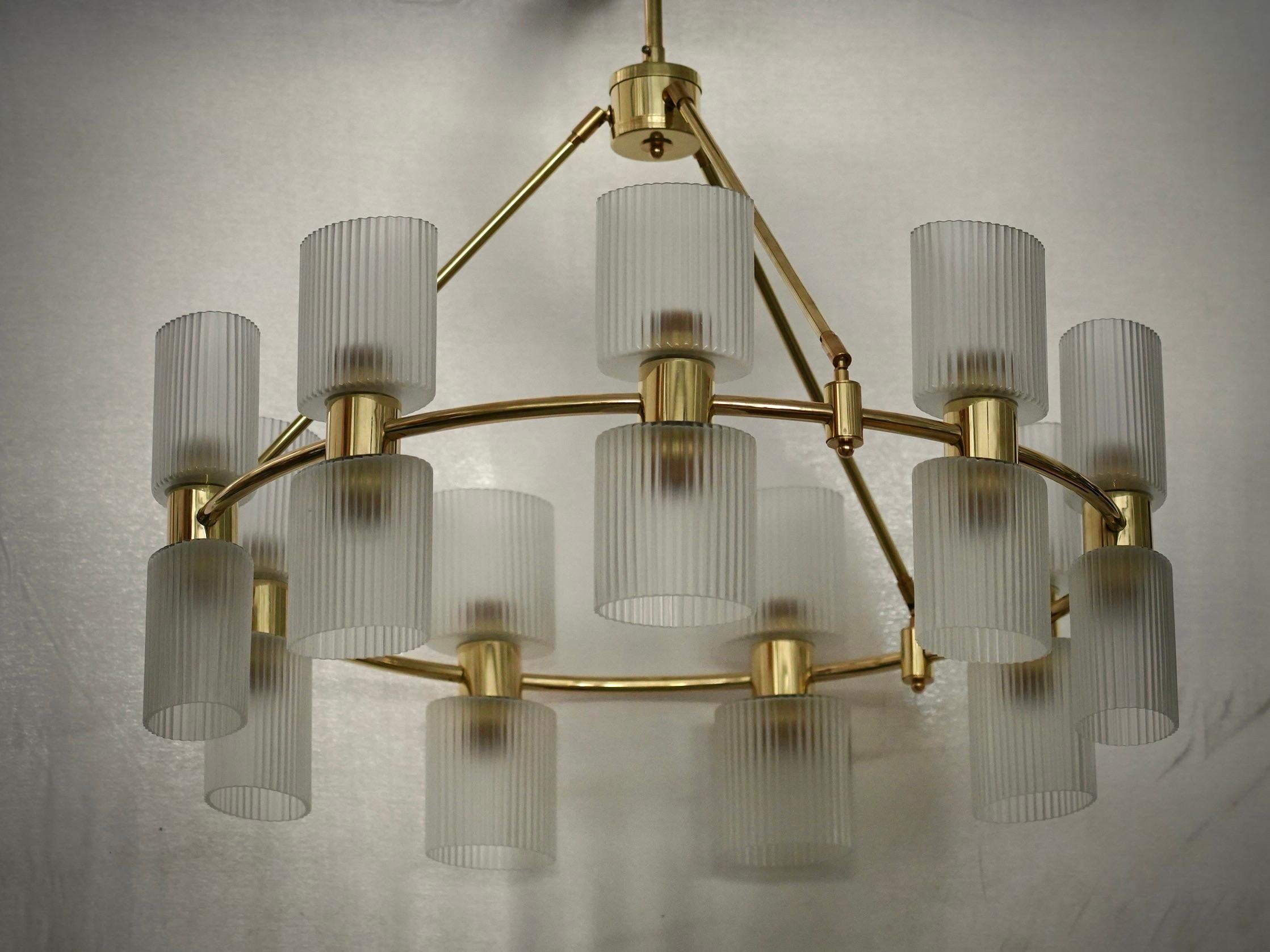 Lampadari e pendenti rotondi di Murano in vetro artistico e ottone del Medioevo, 2020 in vendita 1