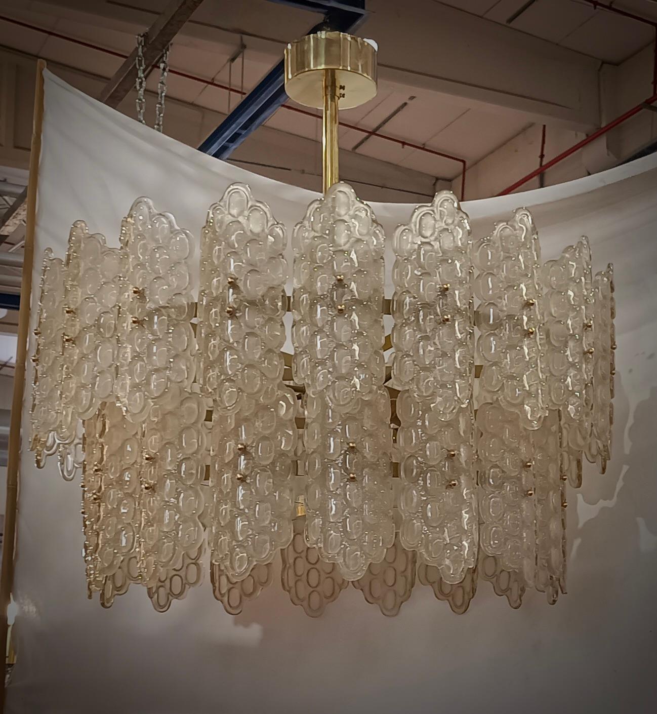 Lampadari e pendenti rotondi di Murano in vetro artistico e ottone del Medioevo, 2020 in vendita 1