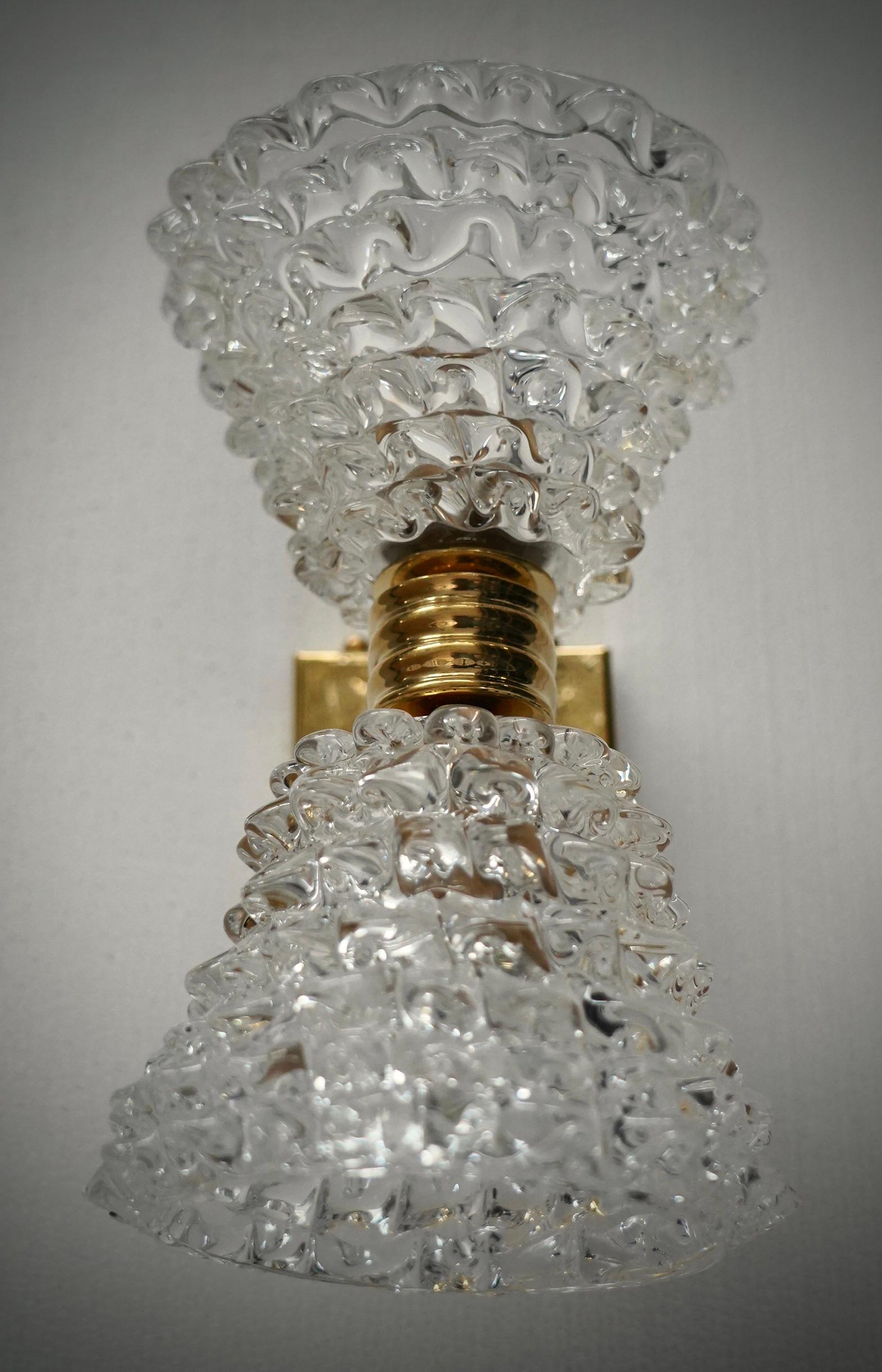 italien Appliques et appliques d'art rondes de Murano en verre et laiton de couleur transparente, 2000 en vente
