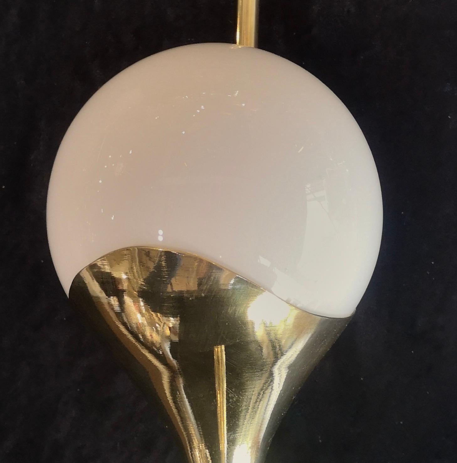 Murano Round Art Glass and Brass White MidCentury Wall Light, 2000 In Good Condition For Sale In Rome, IT