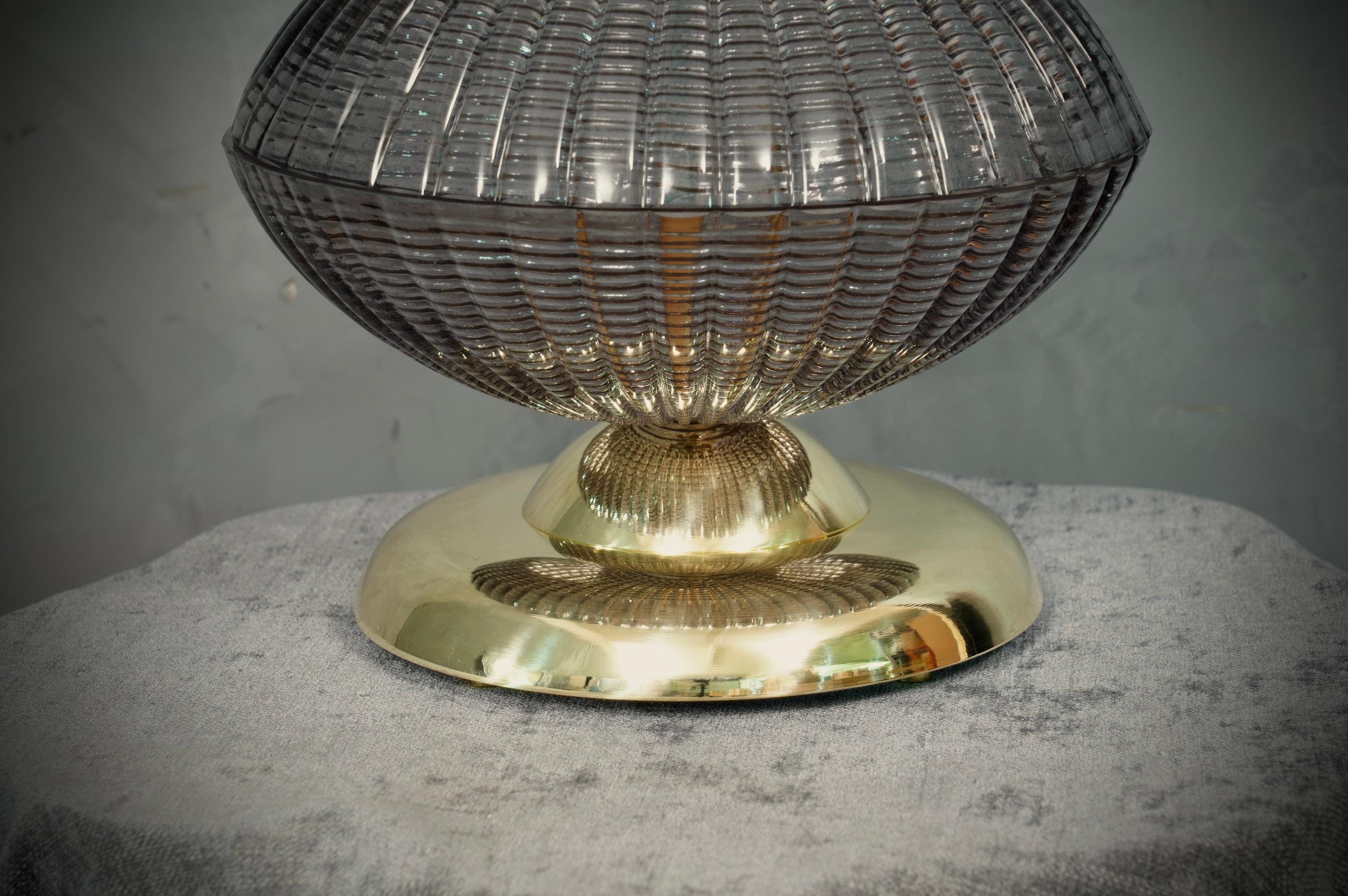italien Lampes de table du milieu du siècle dernier en verre d'art de Murano de couleur fumée, 1980 en vente
