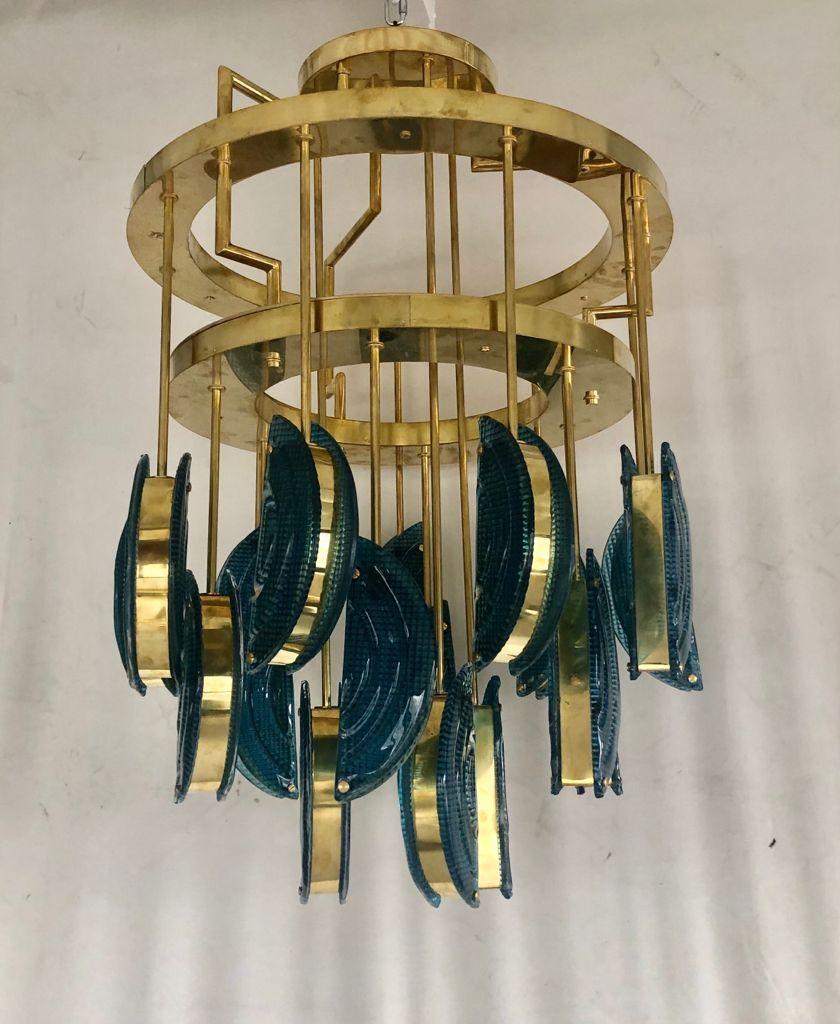 Elegant sinuous and Stellar Murano glass chandelier, very essential and linear in shape but really beautiful. Elegance also due to the beautiful workmanship of the blue glasses. The Murano furnaces create an indisputable timeless design, simple but