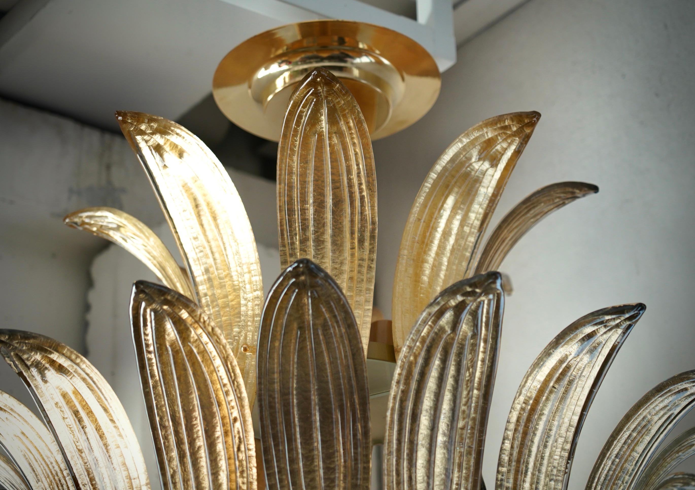 Murano-Kronleuchter und Hängeleuchte aus rundem Gold-Kunstglas und Messing aus der Mitte des Jahrhunderts, 2020 im Zustand „Gut“ im Angebot in Rome, IT