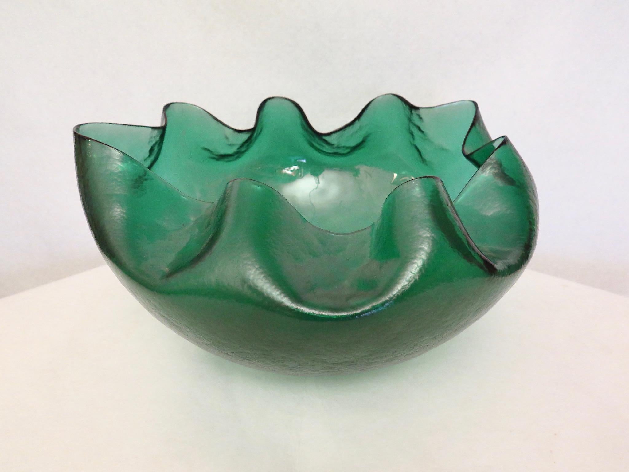Runde Vase aus grünem Kunstglas und mundgeblasenem italienischen Glas aus Murano:: 1980 (Glaskunst)