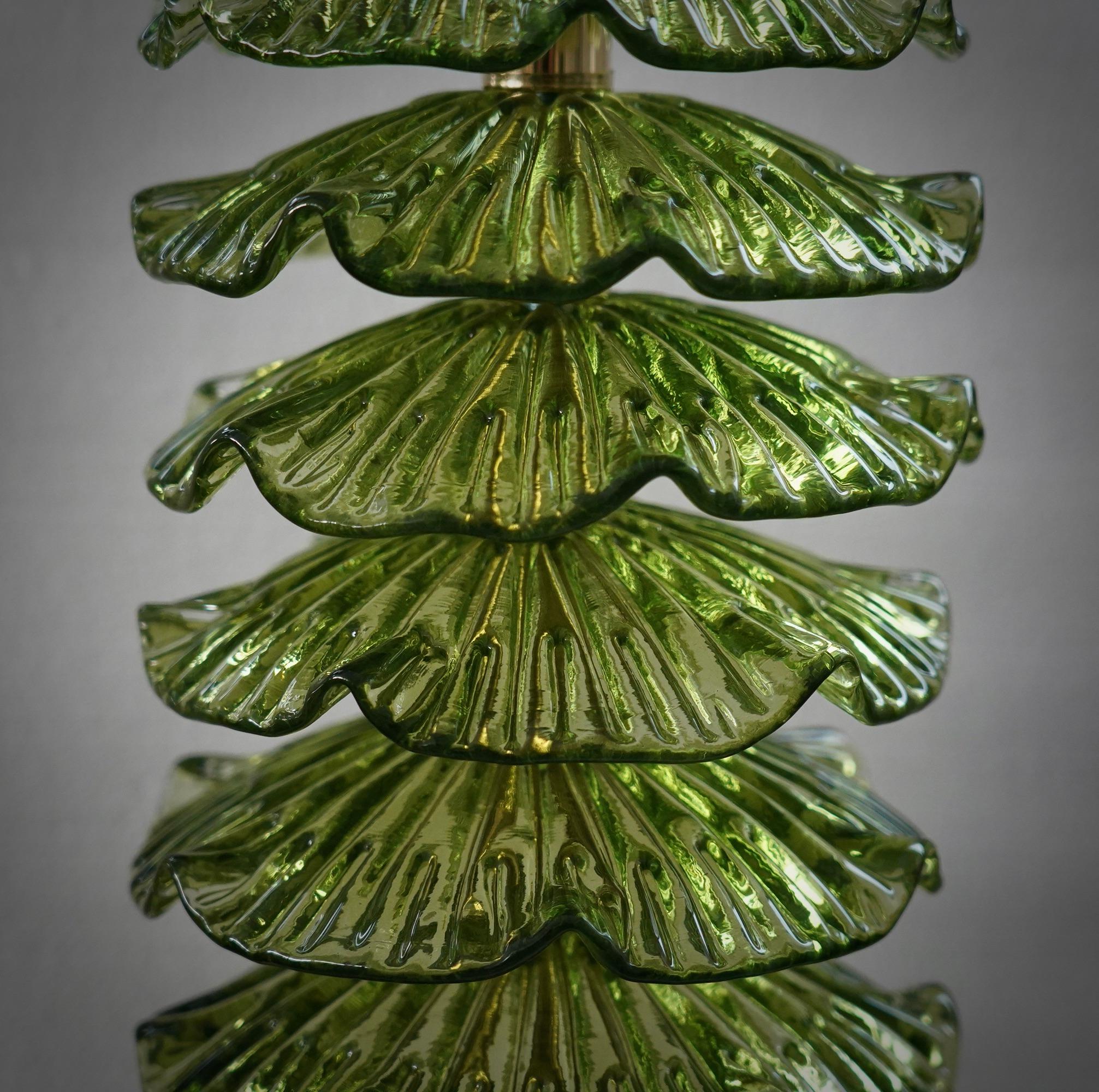XXIe siècle et contemporain Lampe de table du milieu du siècle en verre d'art vert et laiton, Murano, 2020 en vente
