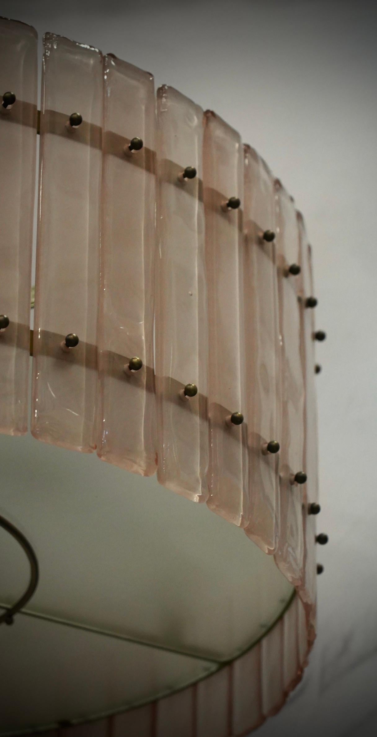 Lustres et pendentifs du milieu du siècle en verre d'art rose et laiton de Murano, 2020 en vente 1