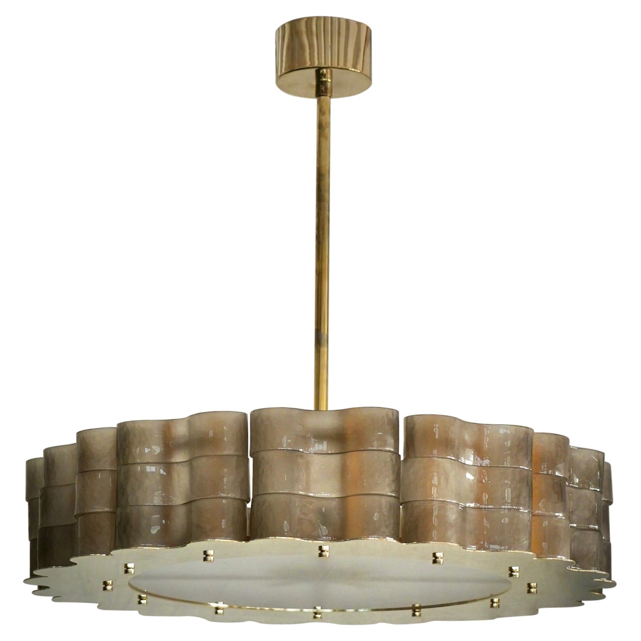 Lampadario e pendente tondo in vetro artistico fumé e ottone del Medioevo di Murano, 2000 in vendita