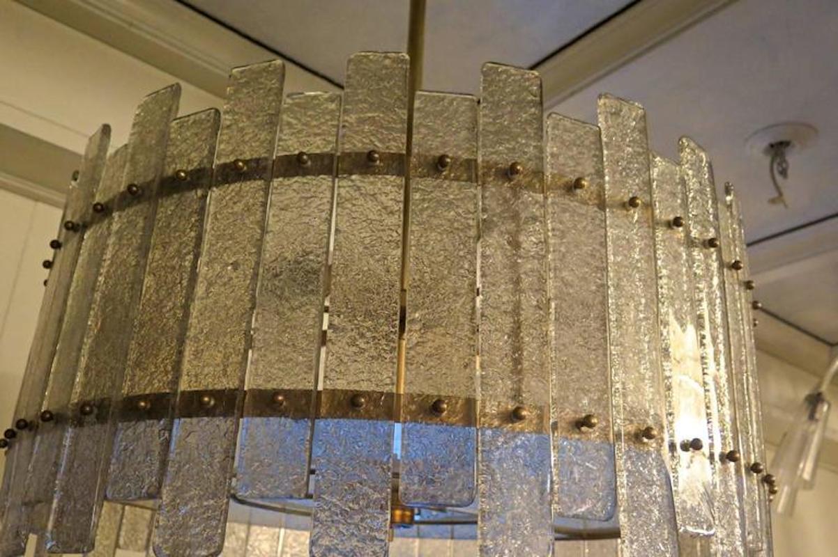 Italiano Lampadari e pendenti rotondi in vetro artistico trasparente e ottone di Murano, 2020 in vendita