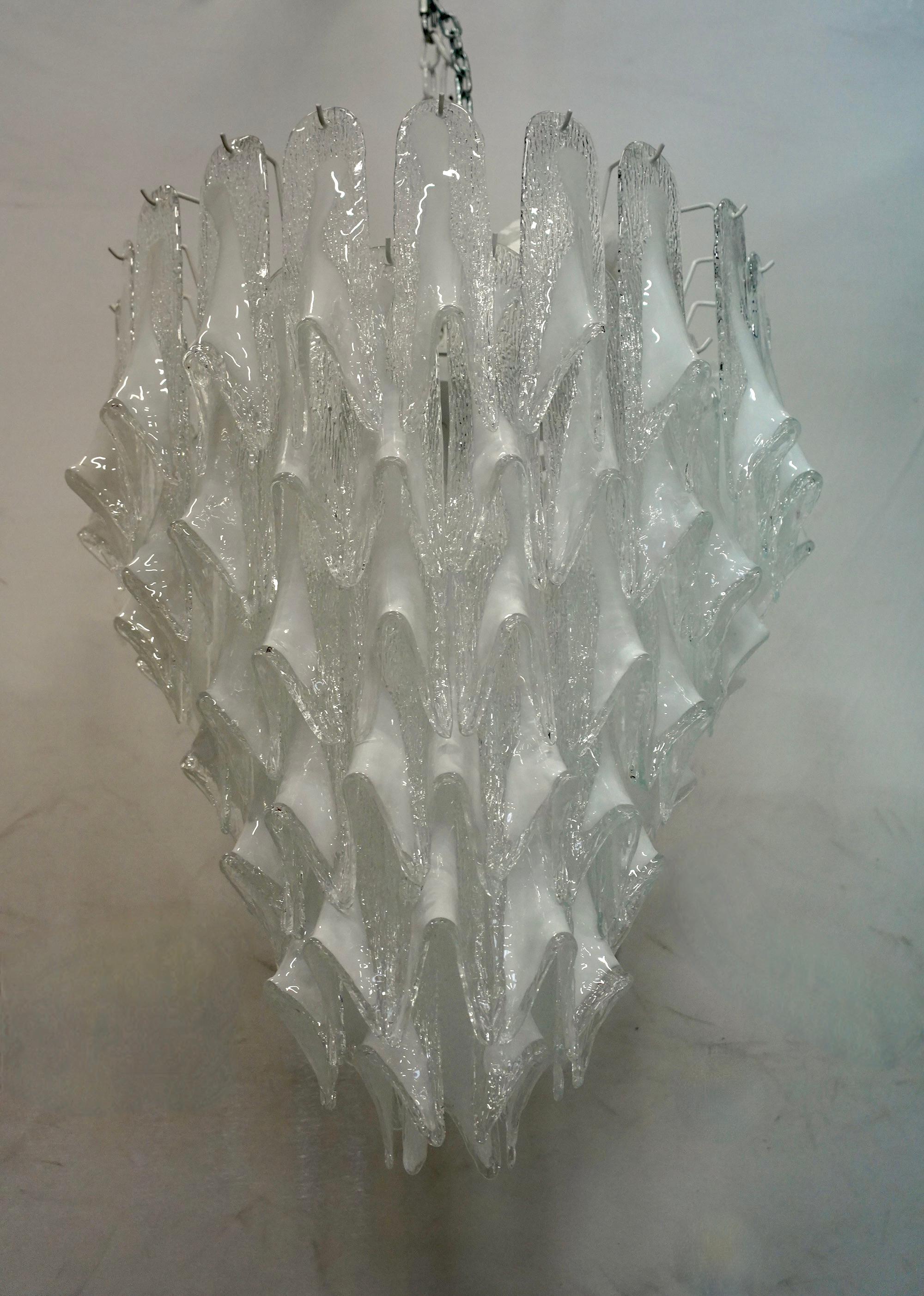 Verre de Murano Lustre et pendentif rond de Murano de couleur blanche transparente du milieu du siècle dernier, 2000 en vente