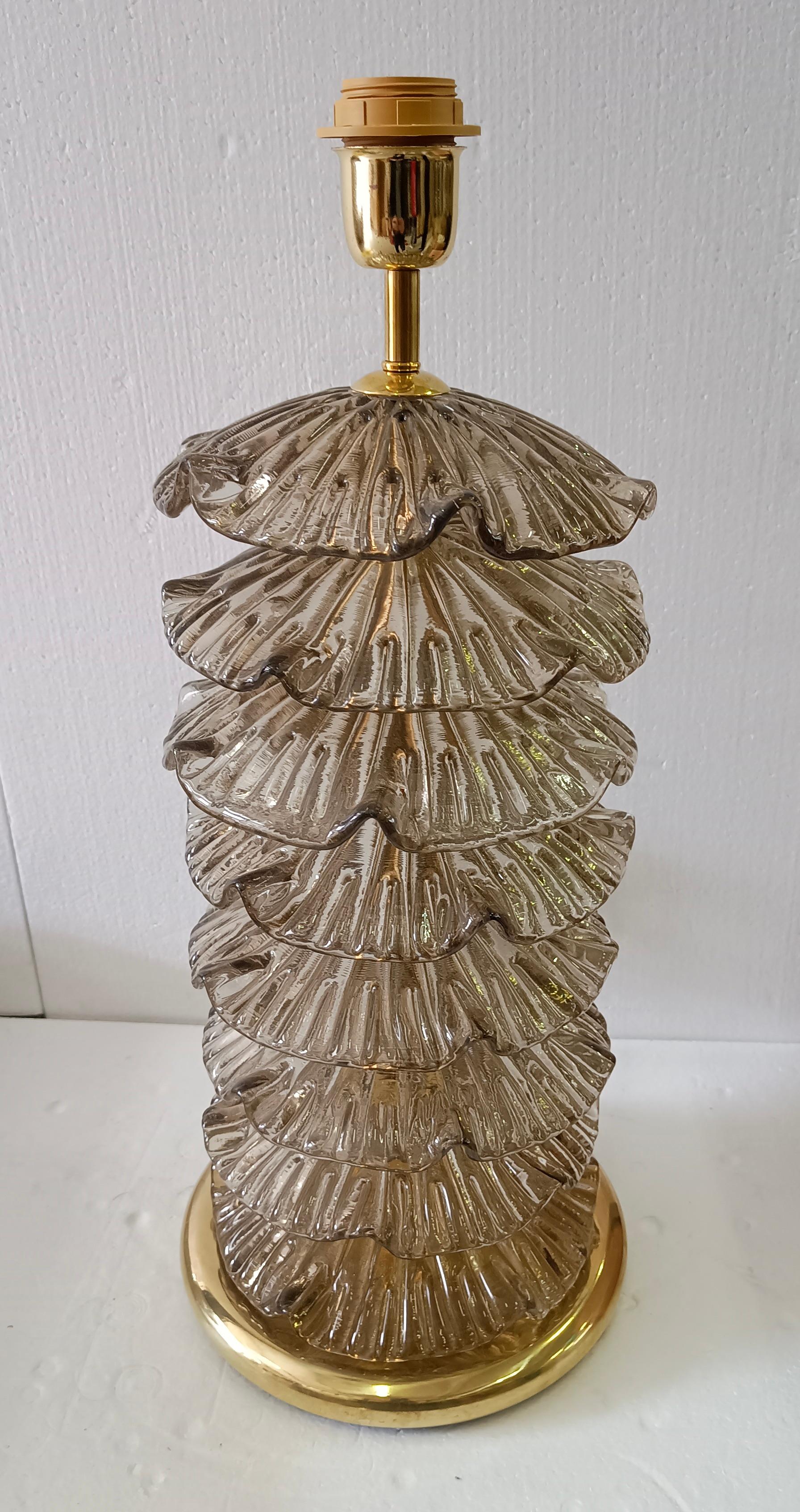 Lampe de table du milieu du siècle en verre d'art violet et laiton, Murano, 2020 en vente 3