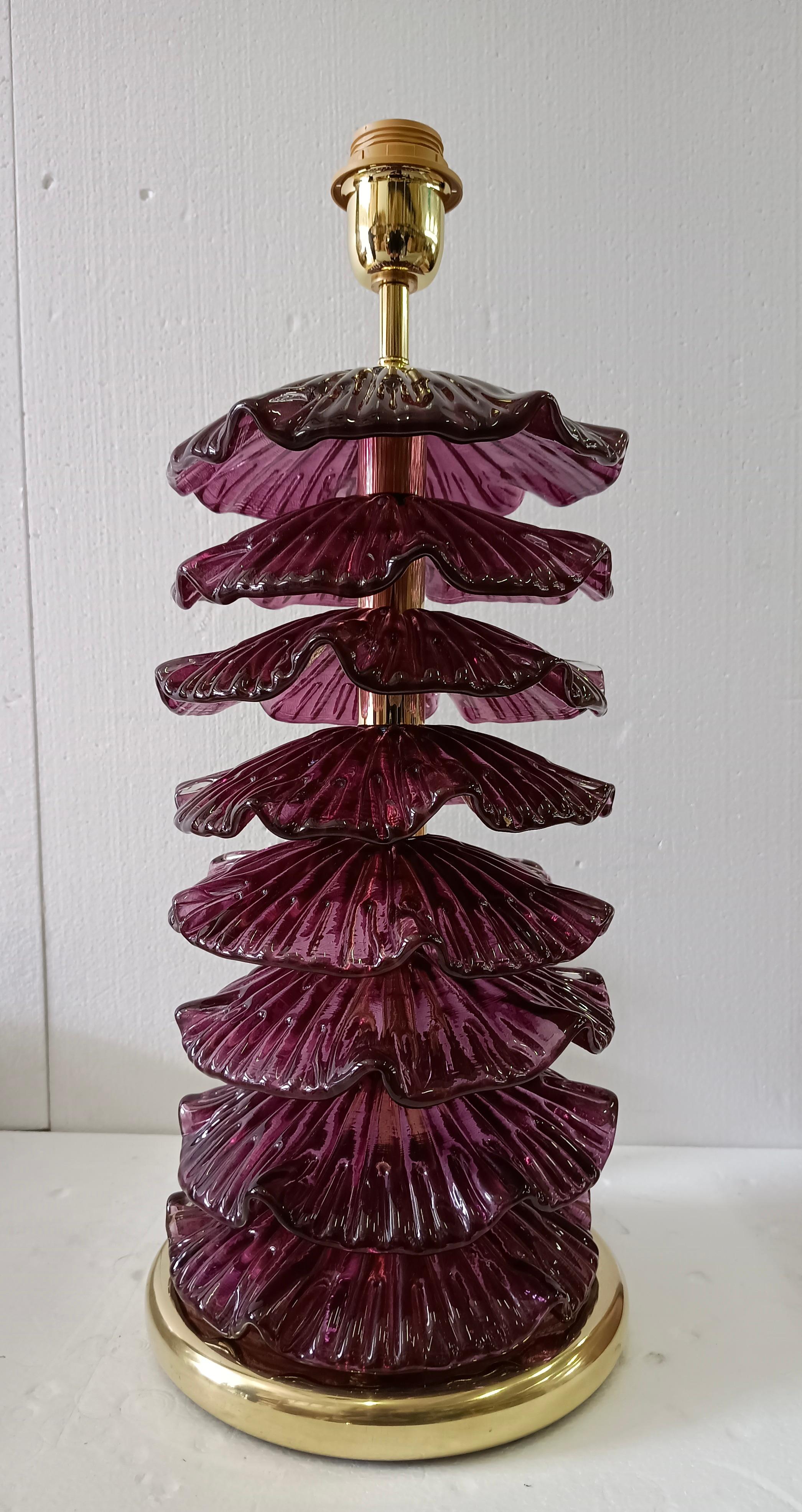 Lampe de table du milieu du siècle en verre d'art violet et laiton, Murano, 2020 en vente 5