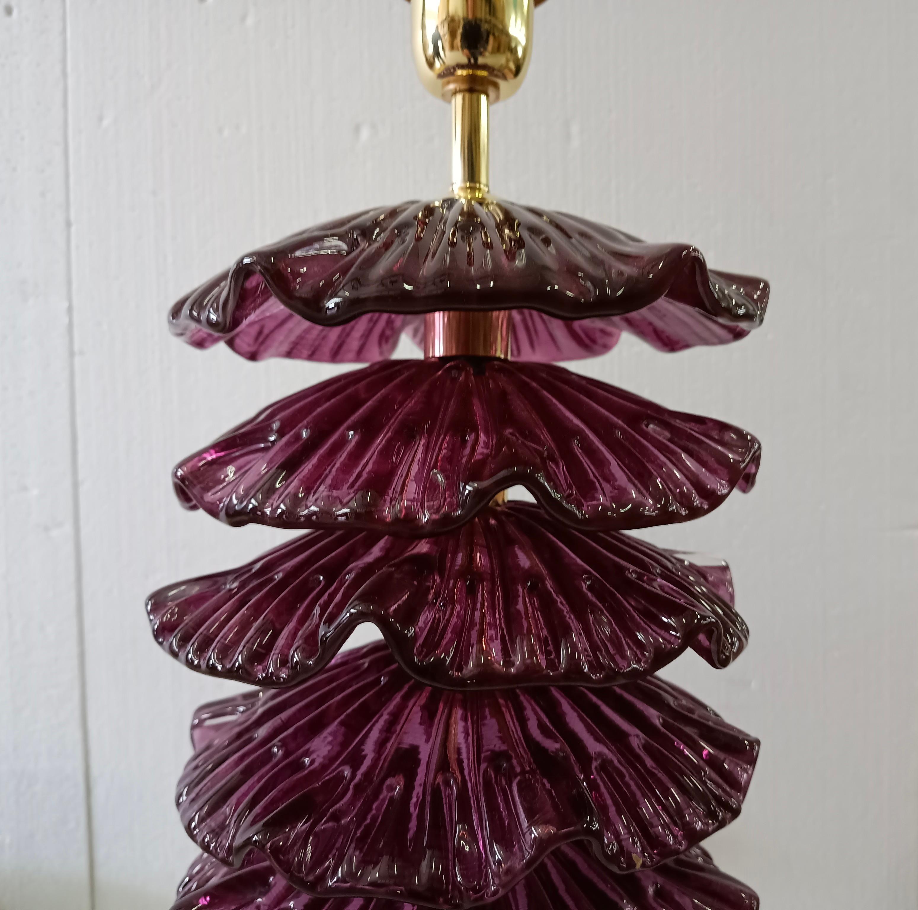 Lampe de table du milieu du siècle en verre d'art violet et laiton, Murano, 2020 Bon état - En vente à Rome, IT