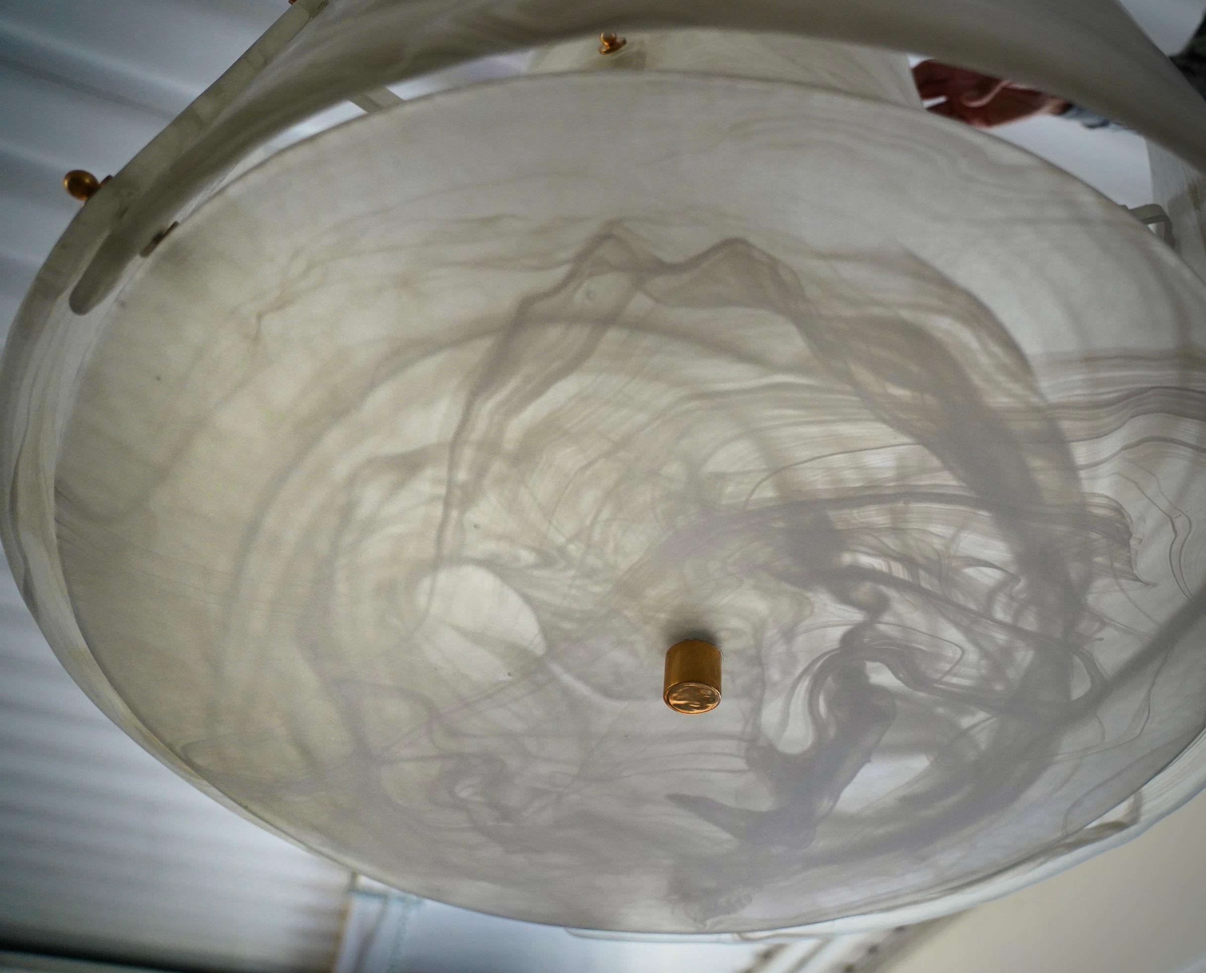 Lampadari e pendenti rotondi in vetro artistico bianco e ottone di Murano, 2020 in vendita 1