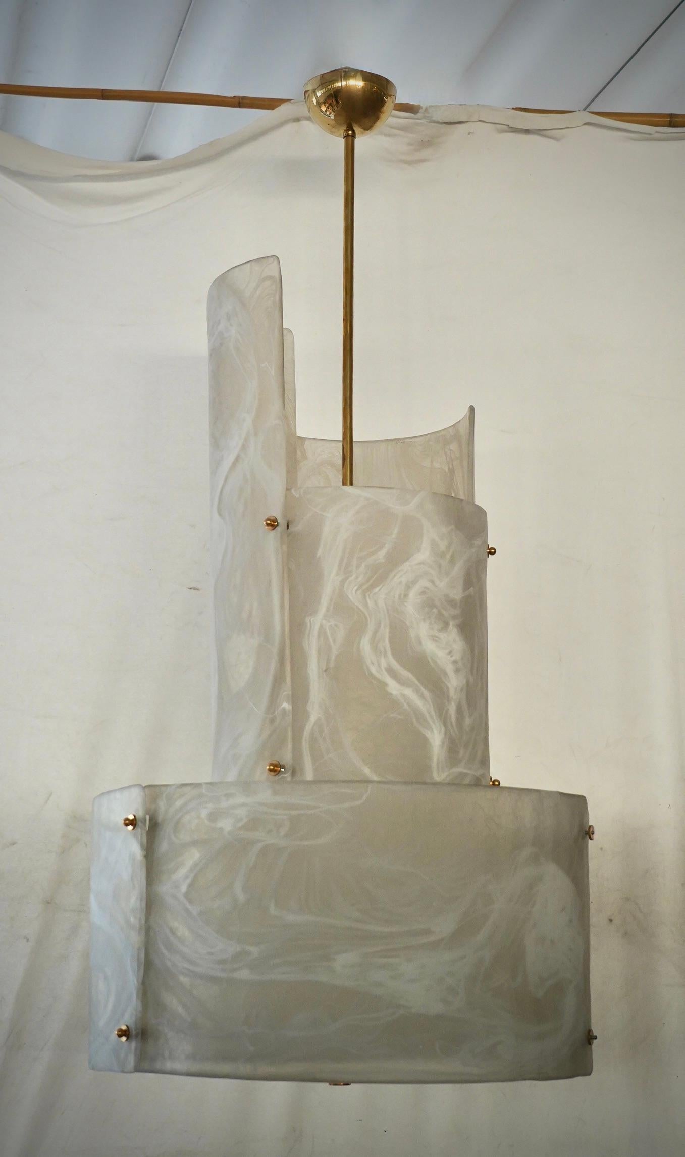 Lampadari e pendenti rotondi in vetro artistico bianco e ottone di Murano, 2020 in vendita 2