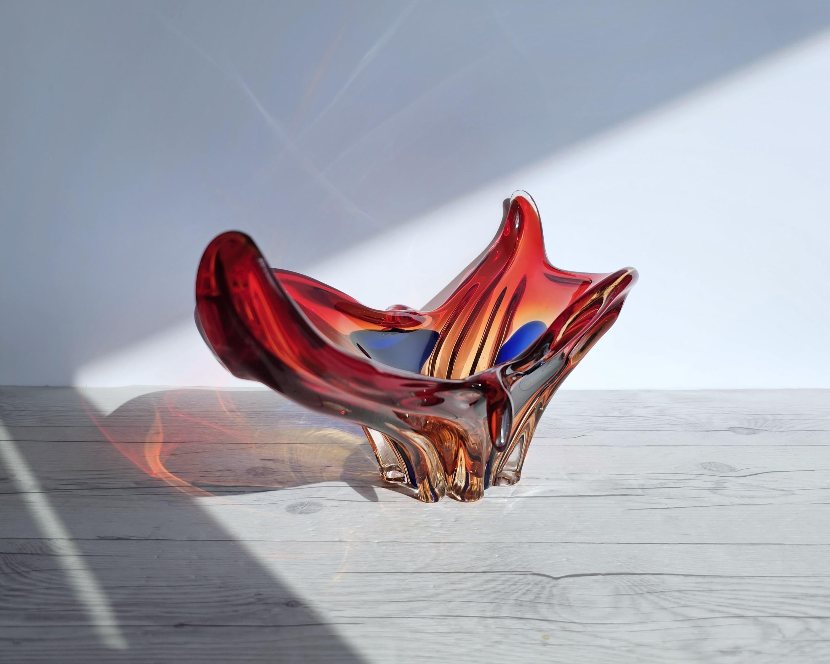 Murano, Scarlet Candy, Amber and Midnight Blue Palette, Splash Bowl Centrepiece In Good Condition In Frome, GB