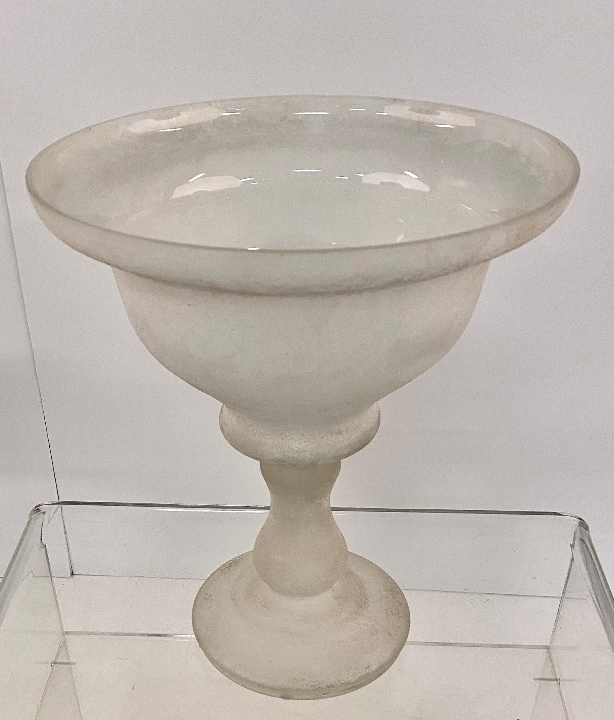 Murano Scavo Glass Footed Center Bowl, Italy, 1980s In Good Condition For Sale In Norwalk, CT