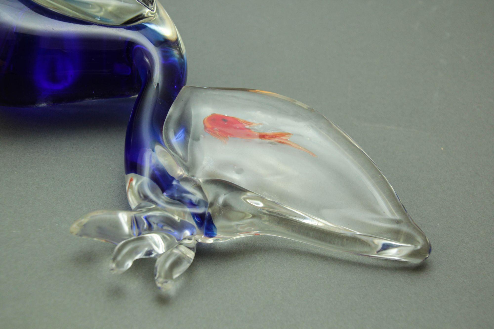Murano Sculpture Hand Blown Glass Pelican with Goldfish Italian Design 1960s 3