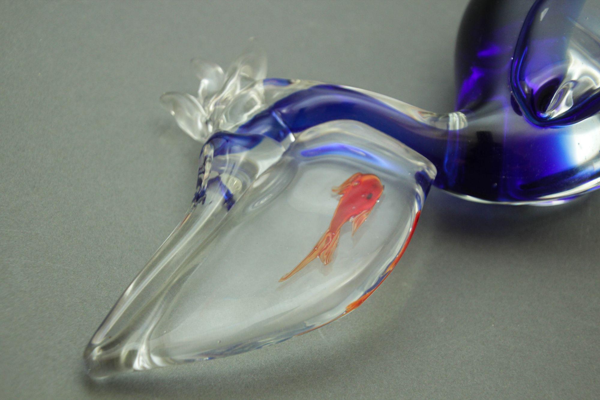 Murano Sculpture Hand Blown Glass Pelican with Goldfish Italian Design 1960s 4