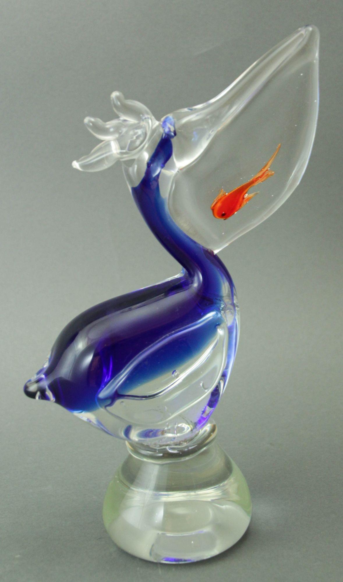 Murano Sculpture Hand Blown Glass Pelican with Goldfish Italian Design 1960s In Good Condition In North Hollywood, CA