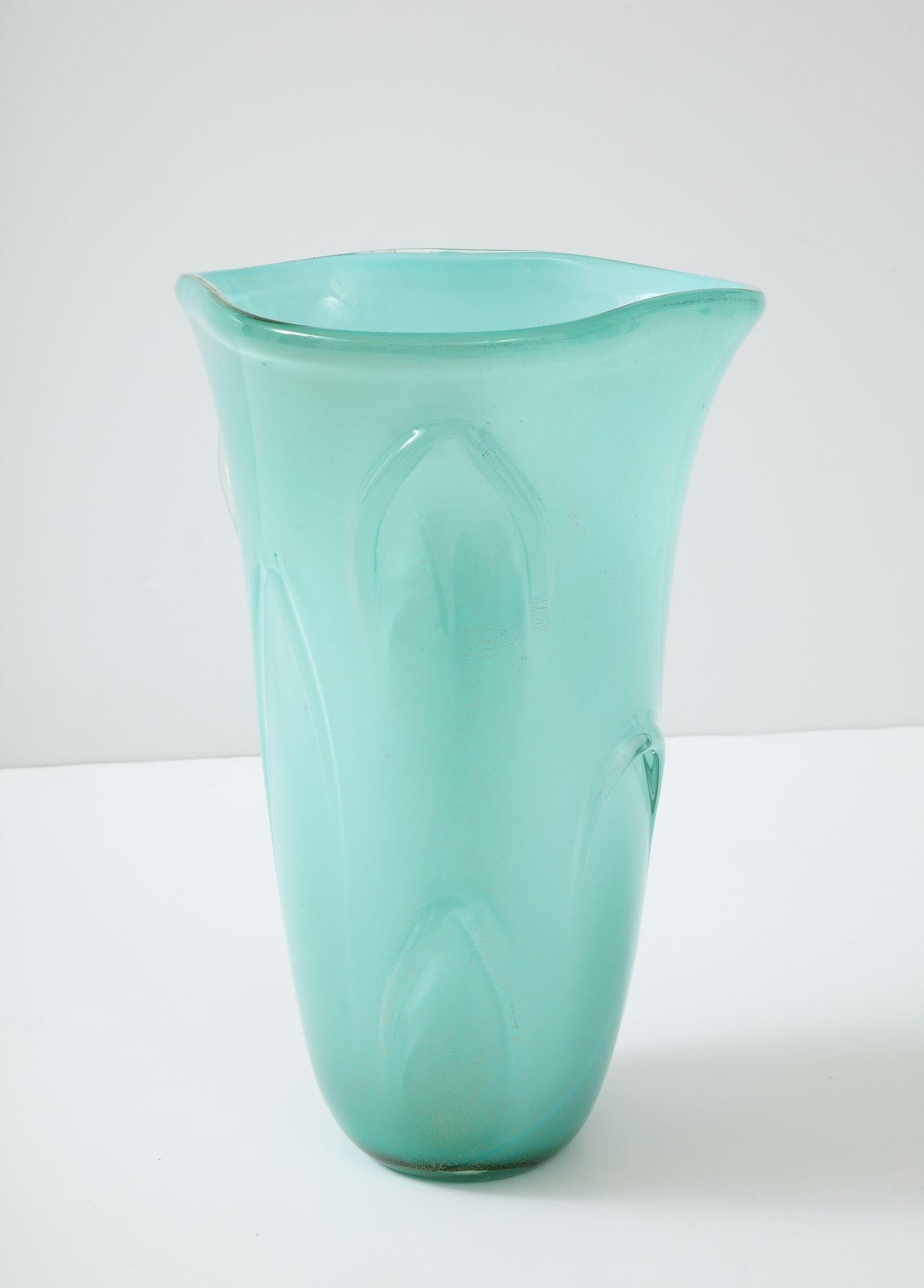 Large Mid Century Murano Sea Green Vase Elegant Design In Good Condition For Sale In New York, NY