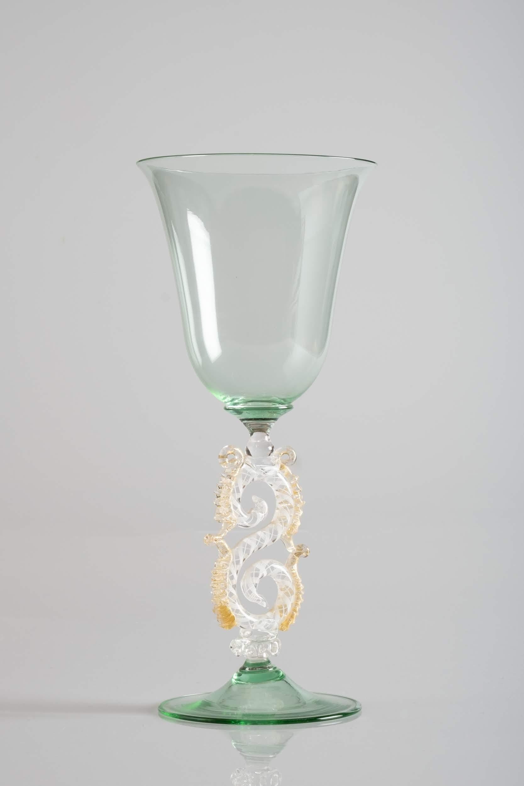 Murano Seahorse Decorated Reticulo Filigrana Wine Glass, Italy, circa 1970 In Good Condition For Sale In New York, NY