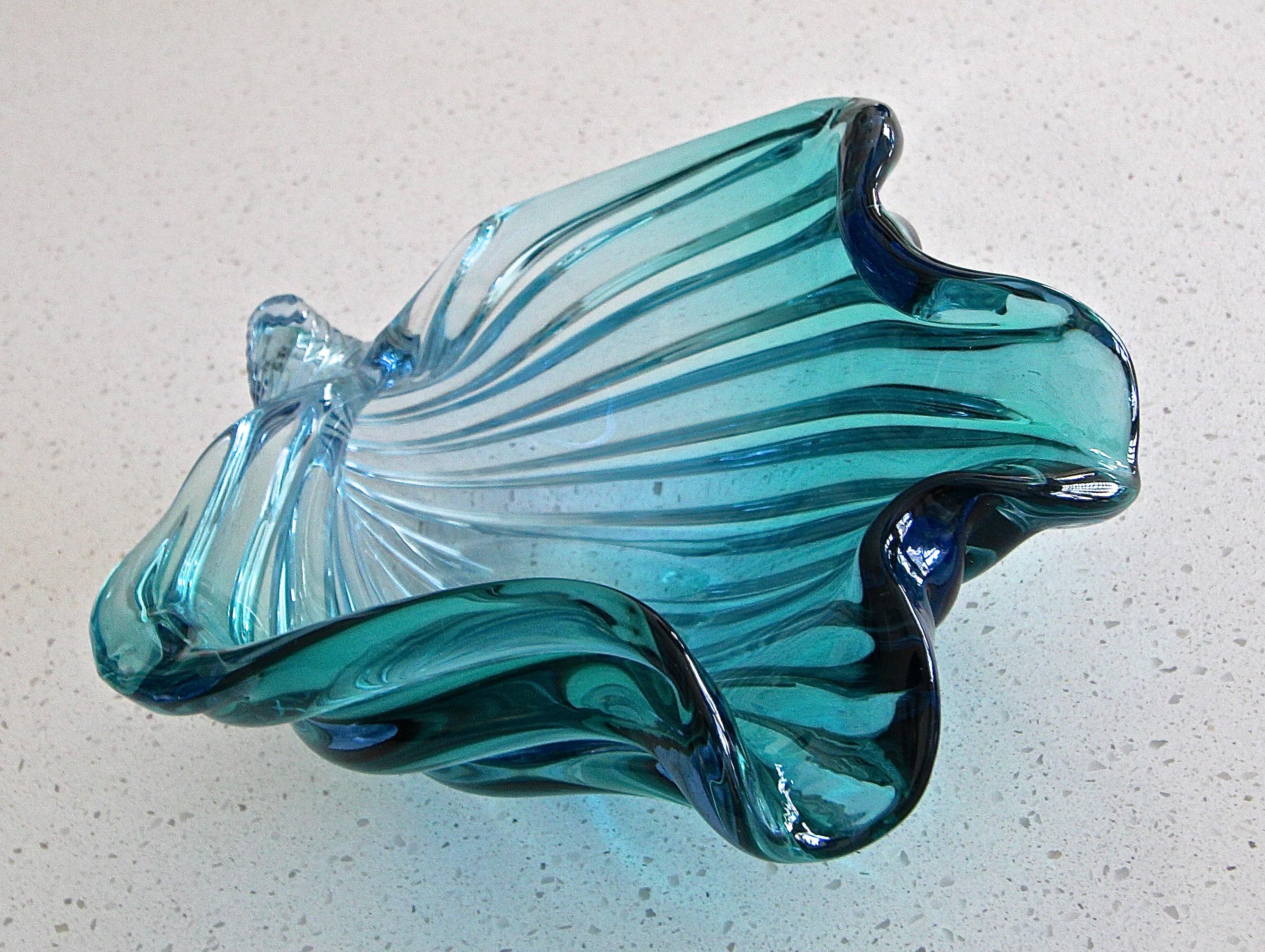 Murano Seguso Aqua Blue Seashell Centrepiece Bowl In Good Condition In Palm Springs, CA