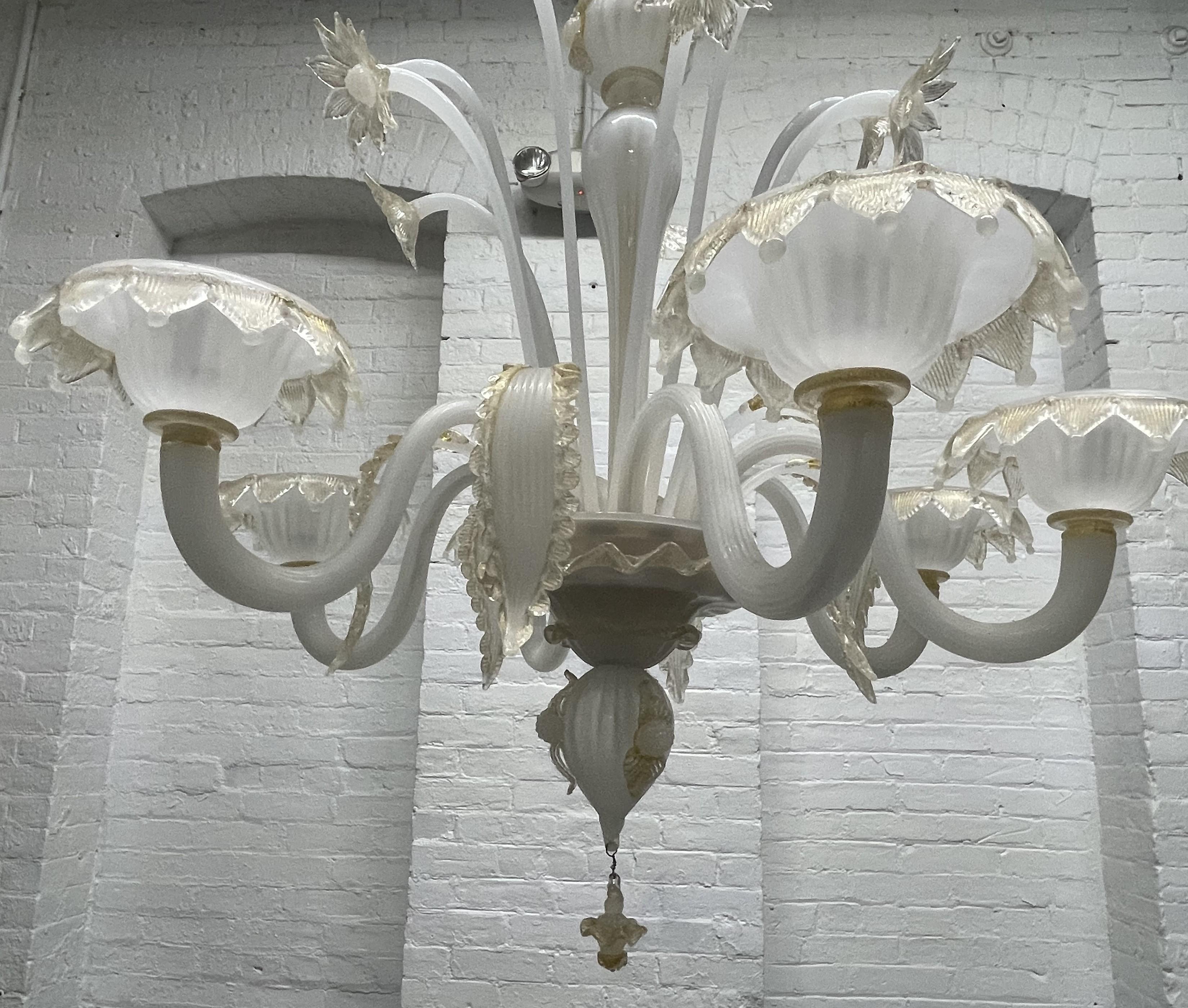 Murano Seguso Floral Chandelier In Good Condition For Sale In New York, NY