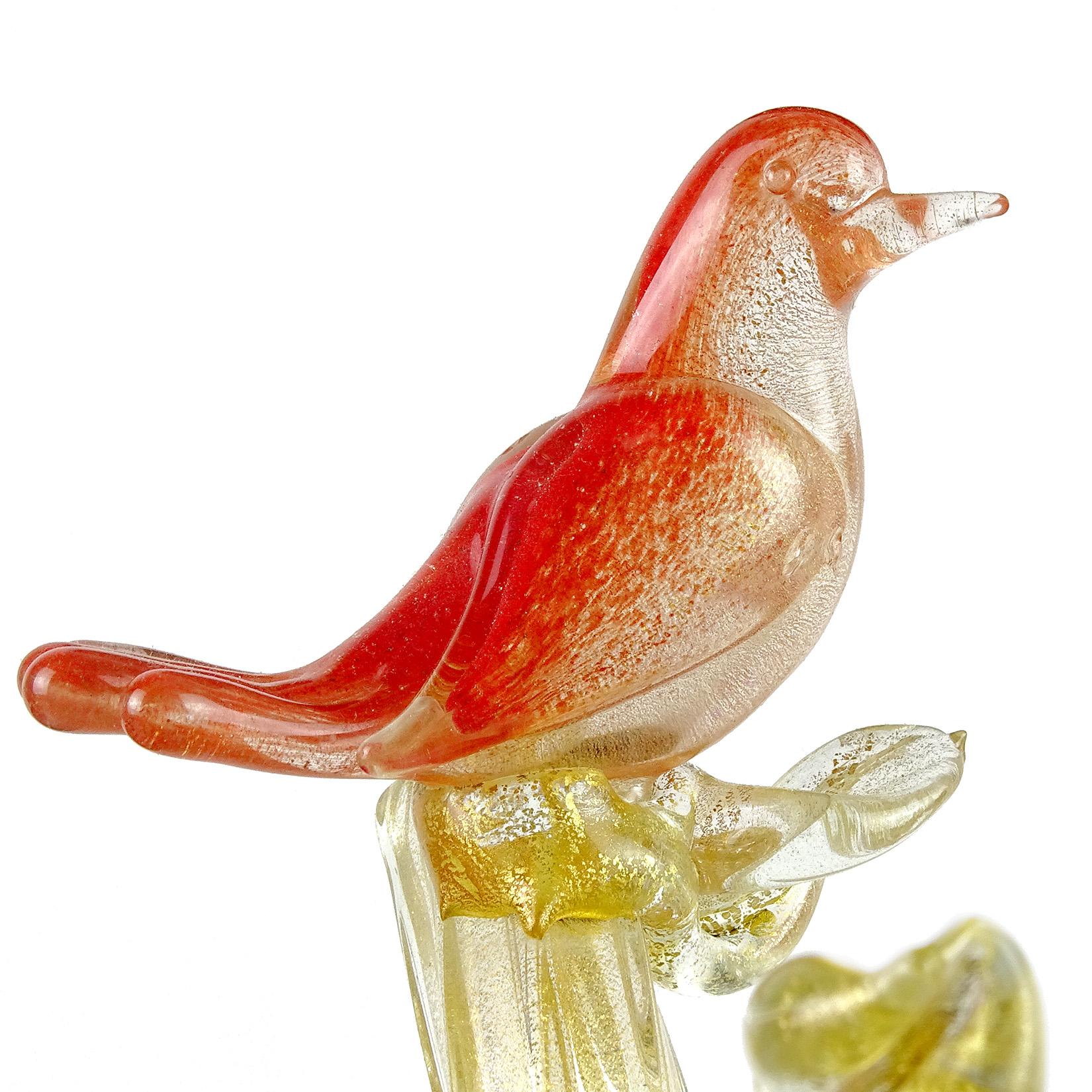 Italiano Scultura in vetro artistico di Murano Seguso con uccelli su albero, rosso, arancione e macchie dorate in vendita