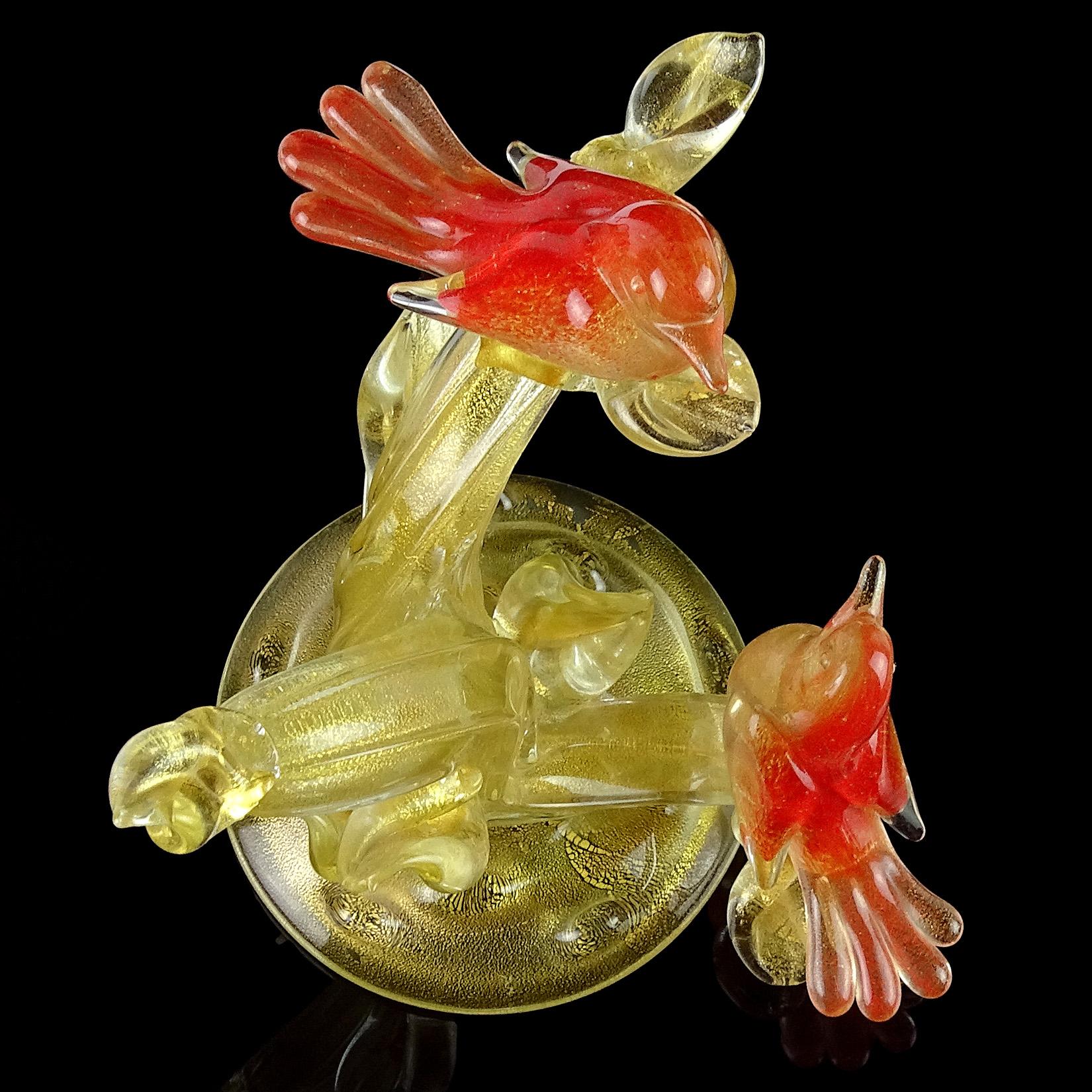 XX secolo Scultura in vetro artistico di Murano Seguso con uccelli su albero, rosso, arancione e macchie dorate in vendita