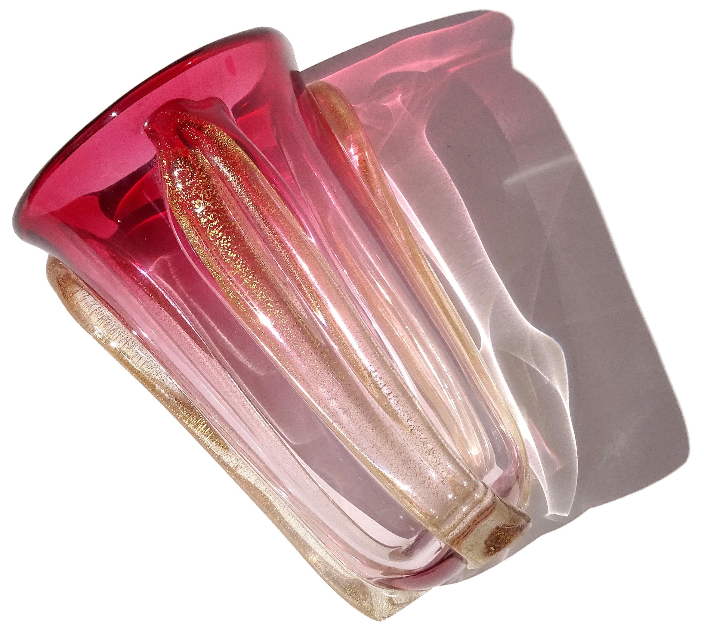 Vaso da fiori in vetro artistico italiano di Murano Glass Sommerso rosso e rosa a macchie d'oro in vendita 2