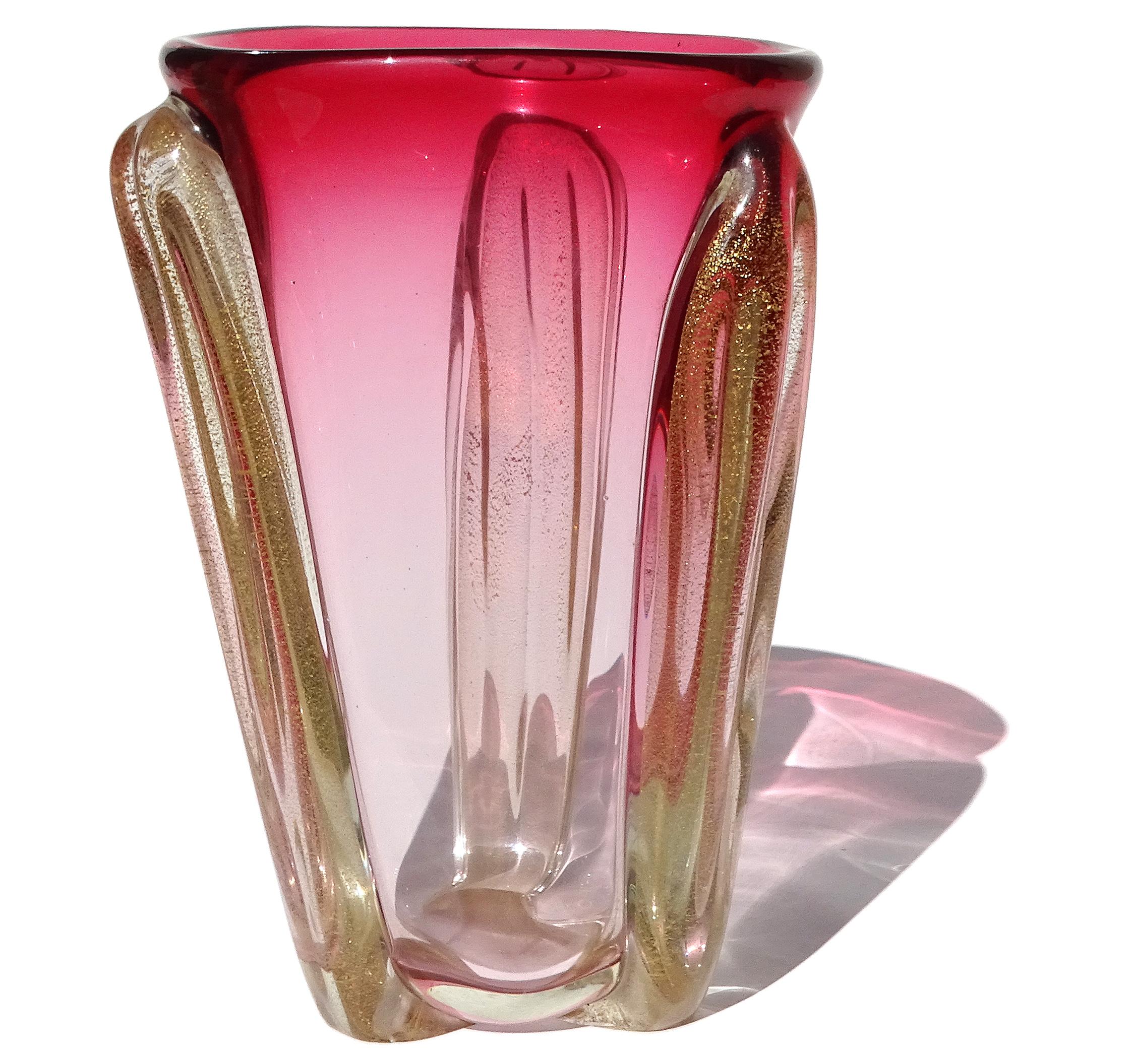 Fatto a mano Vaso da fiori in vetro artistico italiano di Murano Glass Sommerso rosso e rosa a macchie d'oro in vendita