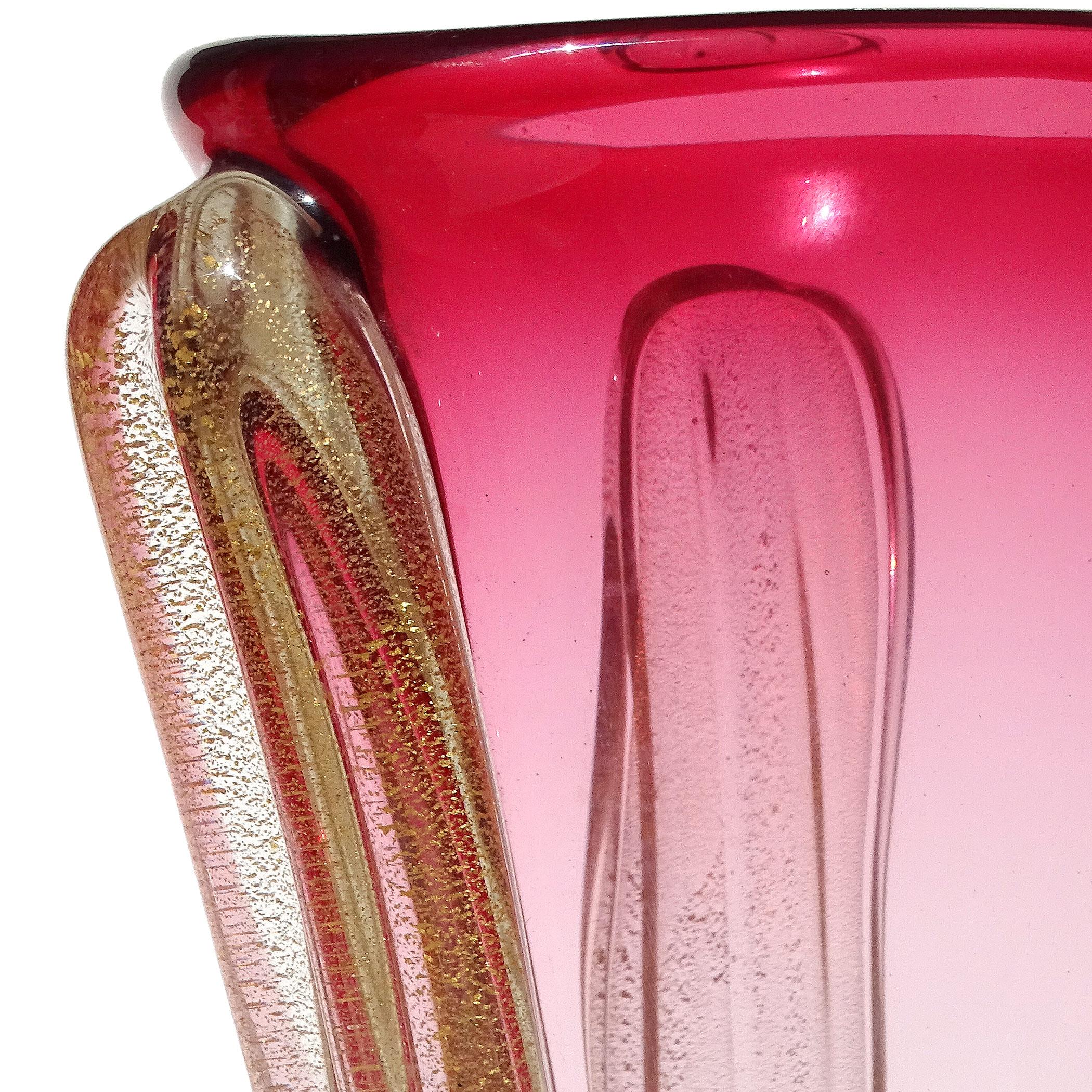 Vetro Vaso da fiori in vetro artistico italiano di Murano Glass Sommerso rosso e rosa a macchie d'oro in vendita