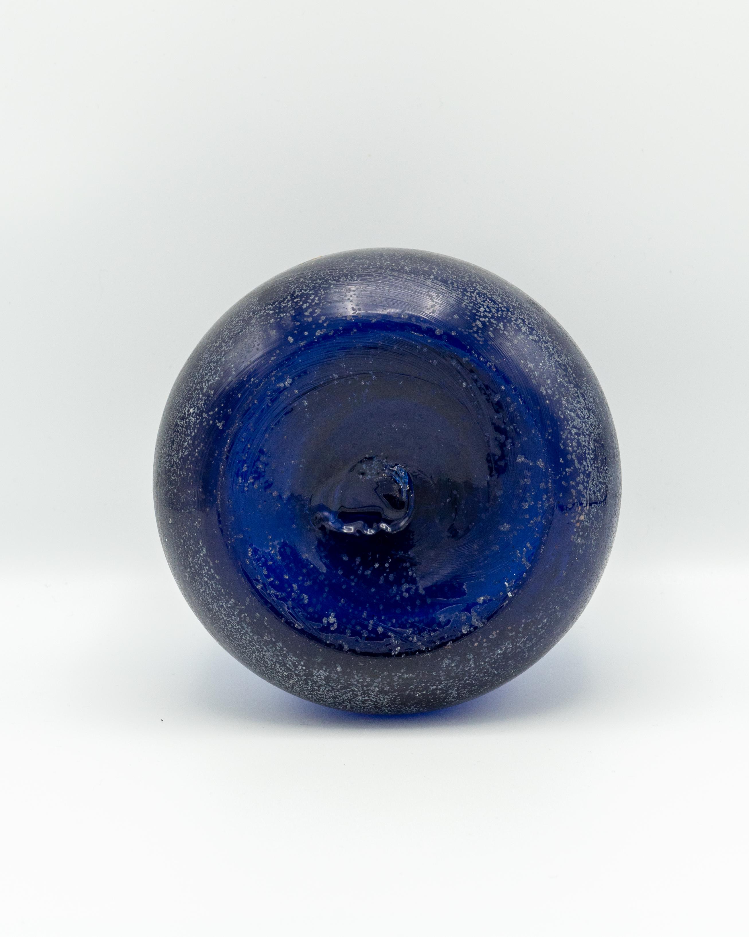 Vaso in vetro blu cobalto di Murano Seguso Scavo, soffiato a mano, anni '80, finitura brutalista 5