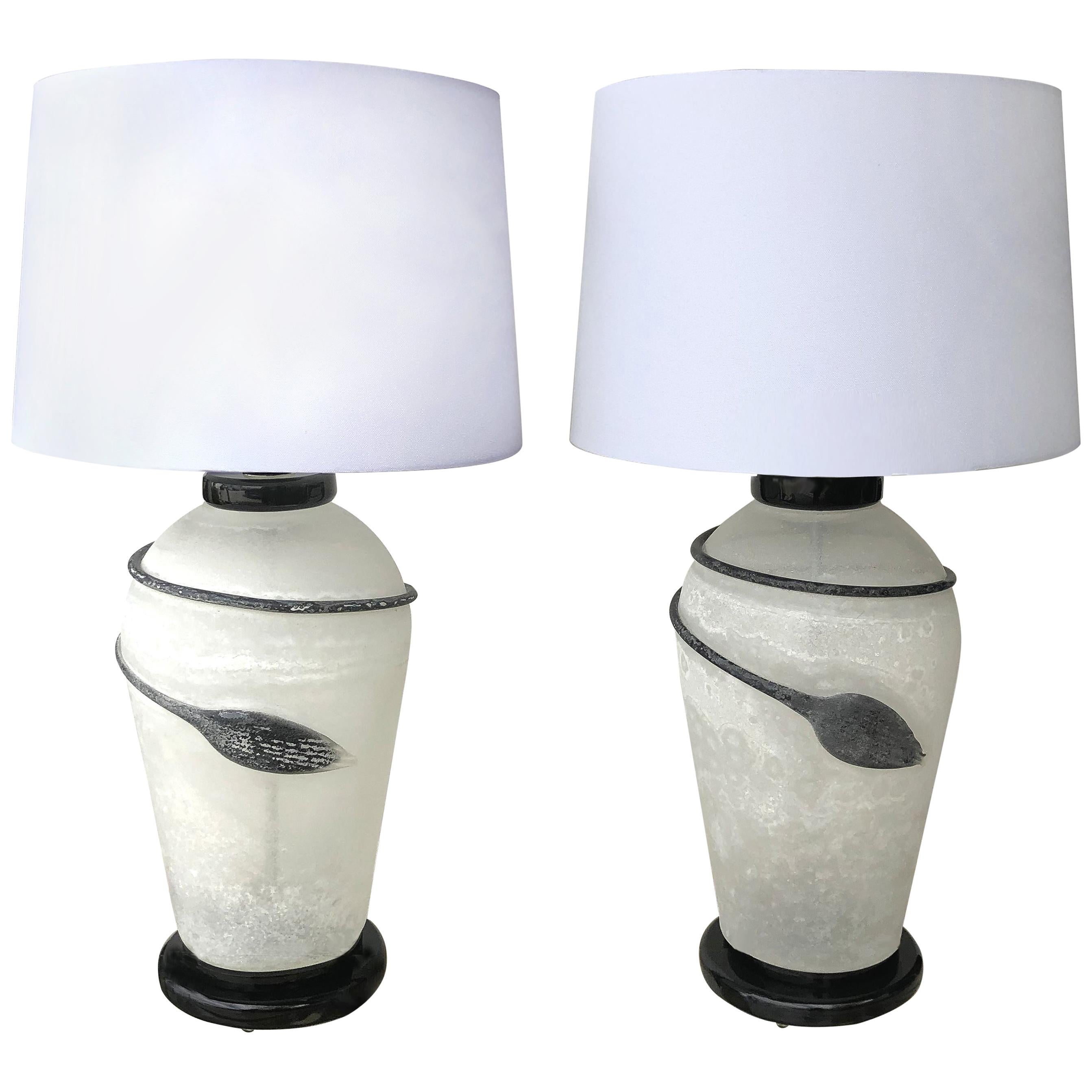 Vintage Murano Seguso Scavo Glass Table Lamps on Lacquered Bases, 1980s Pair For Sale