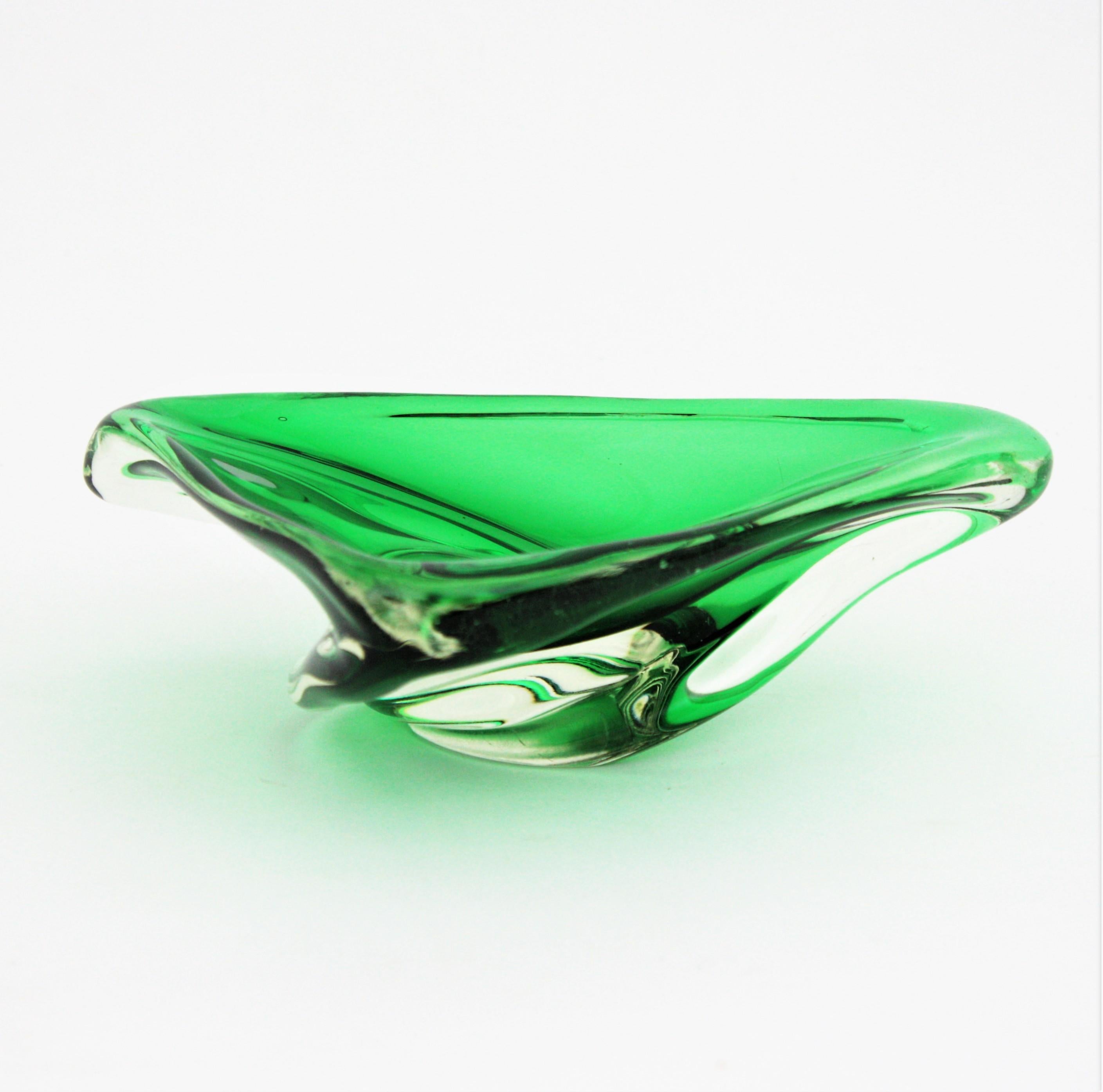 Italian Murano Seguso Sommerso Green Art Glass Triangular Bowl / Ashtray For Sale